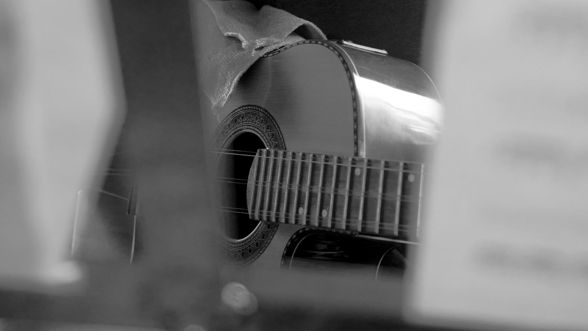 Black and white photo of a Cuban tres instrument