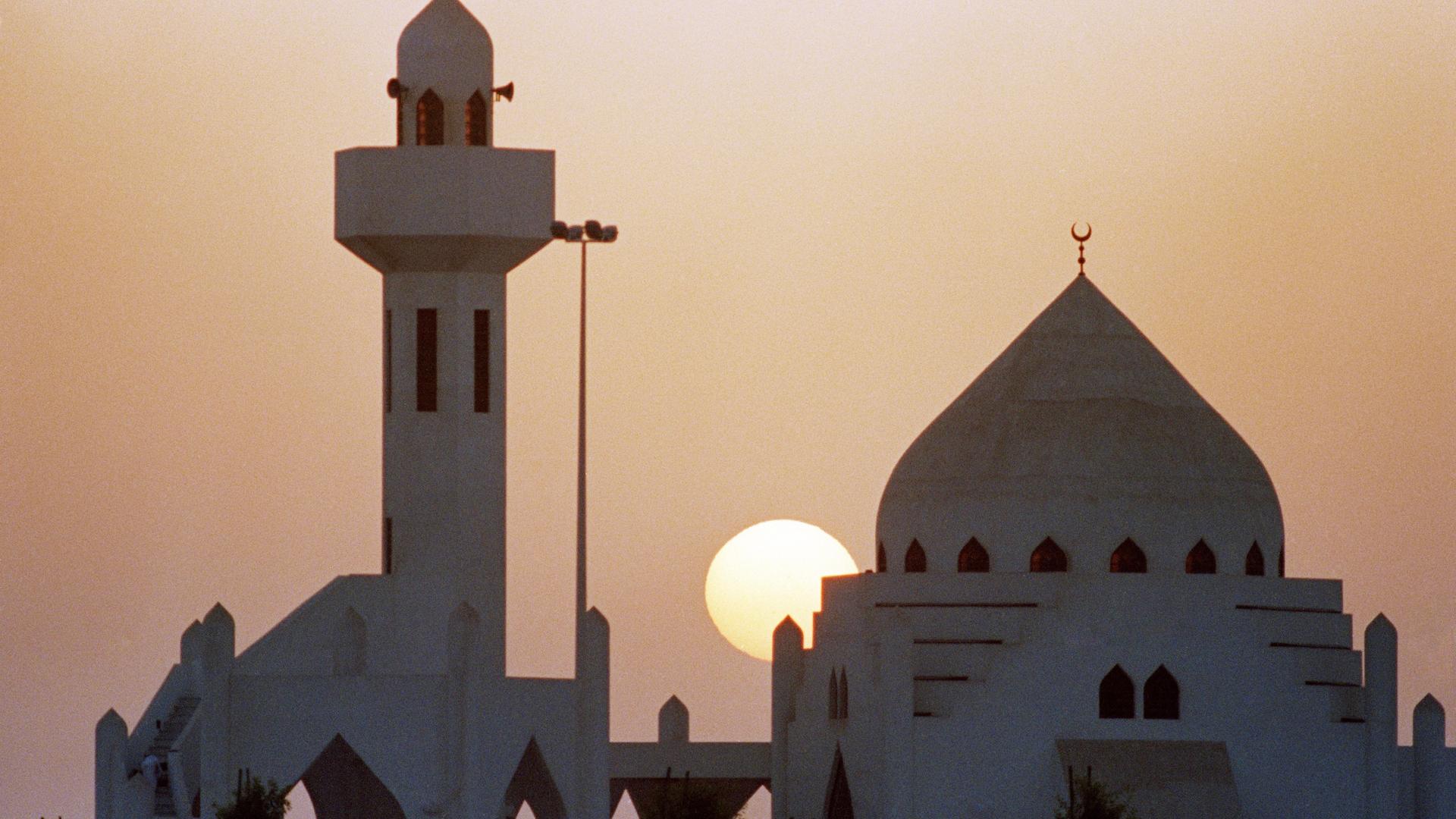The sun rises over a Mosque on the Persian Gulf in Al-Khobar, Saudi Arabia, Sept. 9, 1990.
