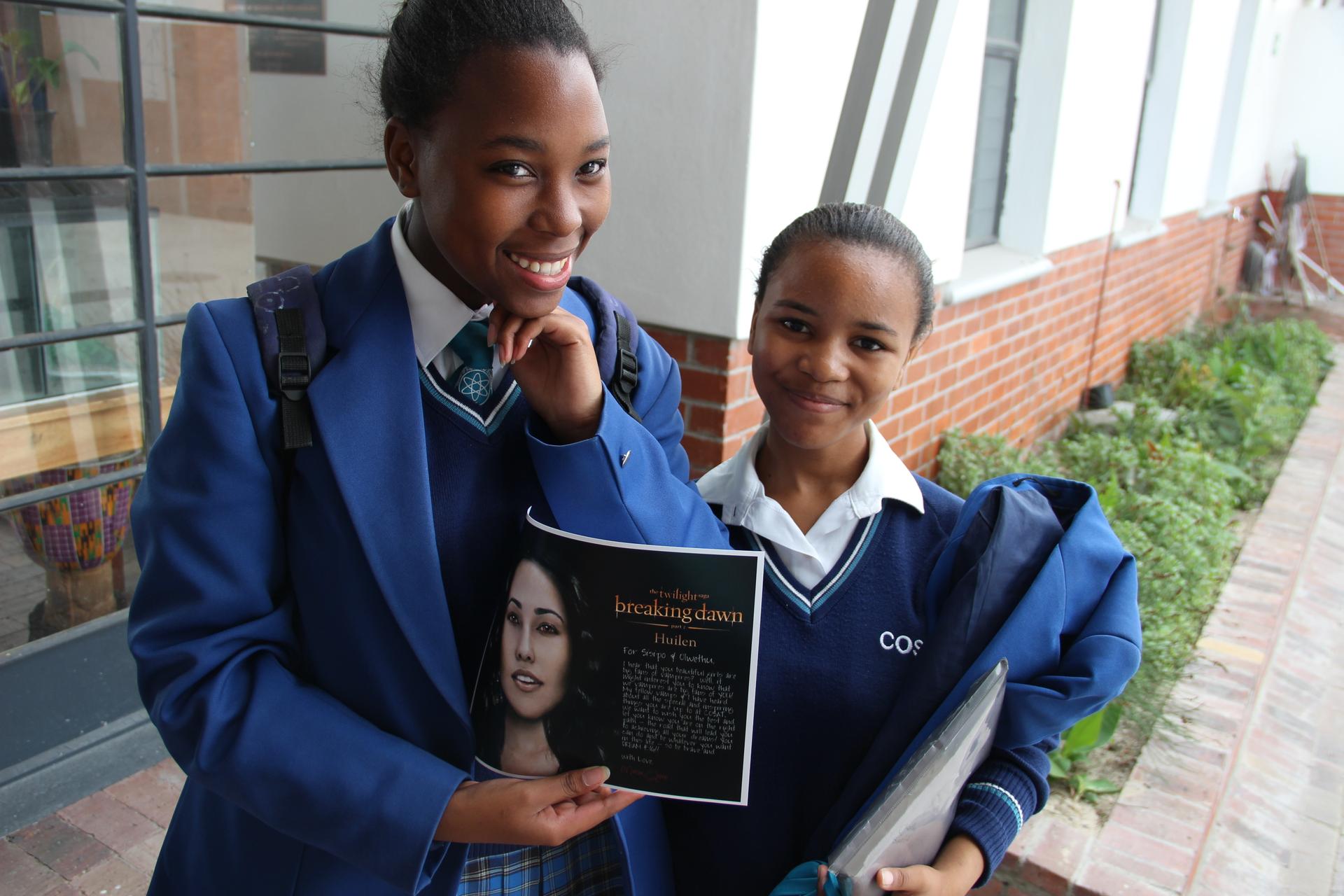 Ninth-graders Olwethu and Sisipho with a message from Huilen.