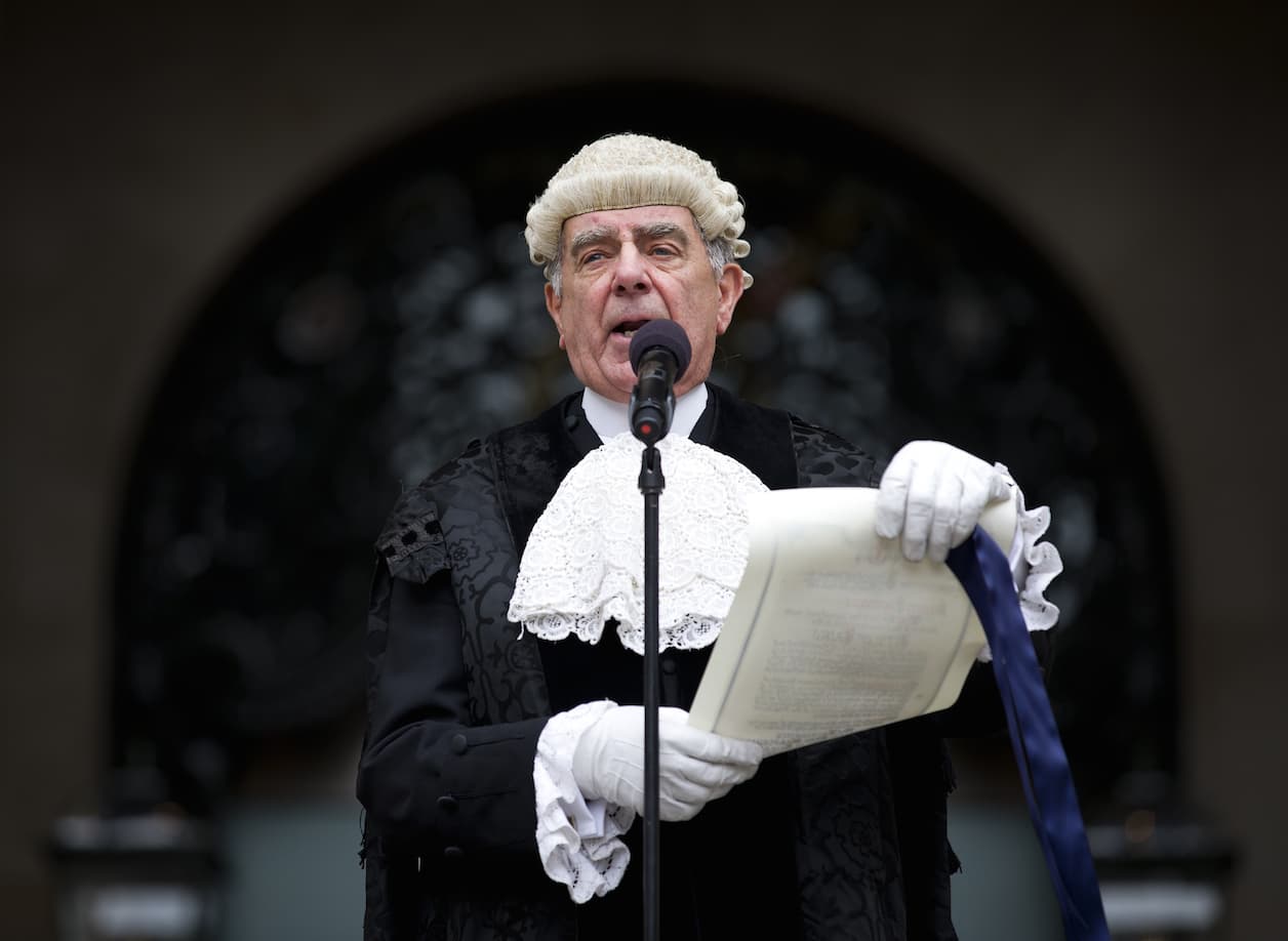 London common crier announces dissolution of Parliament
