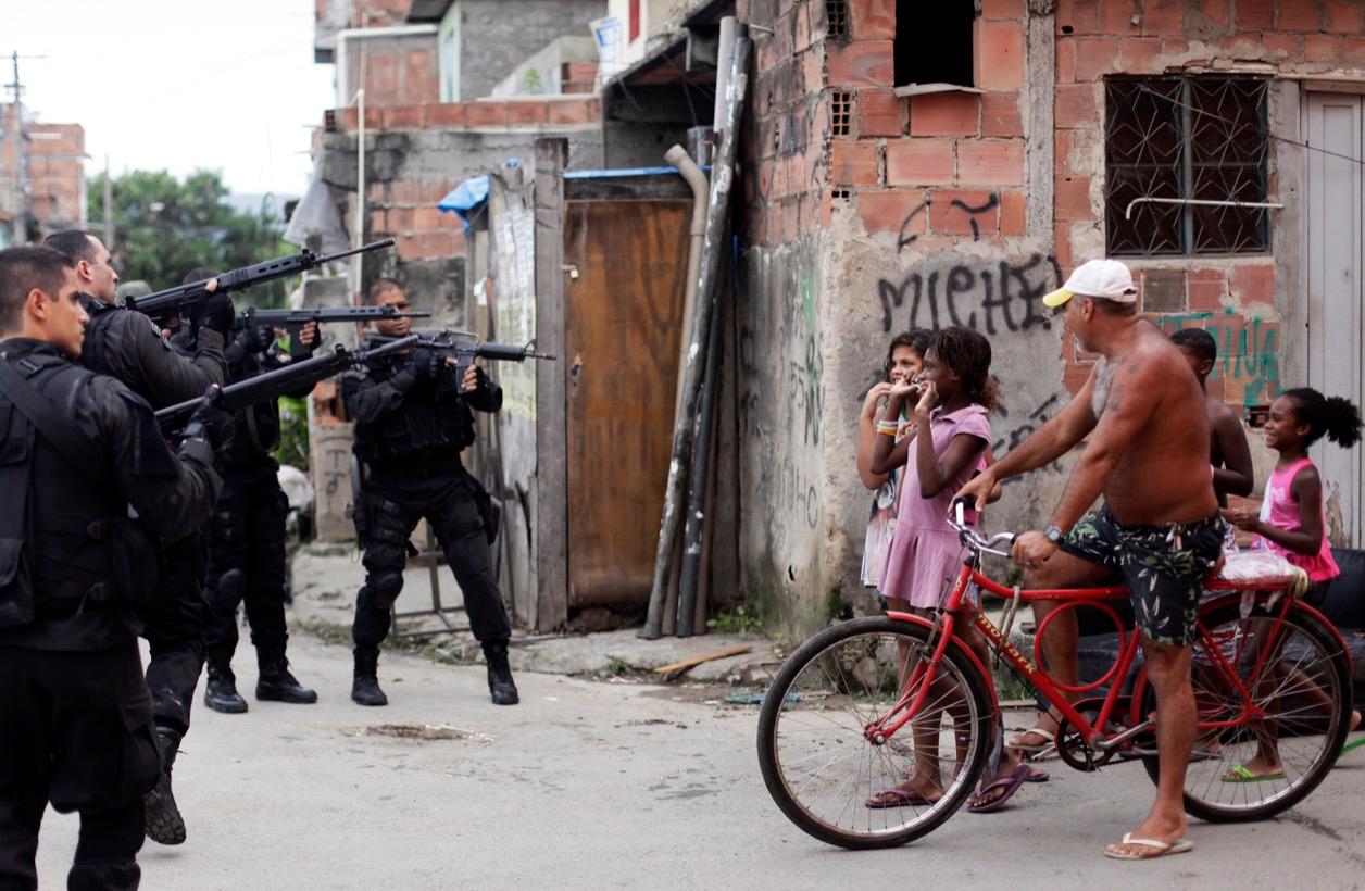 Brazil police aim Rio favela