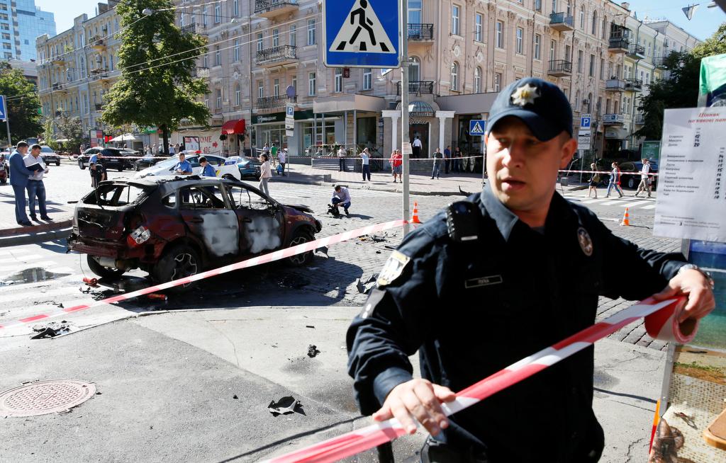 A police officer blocks off the site where journalist Pavel Sheremet was killed by a car bomb in central Kiev, Ukraine, July 20, 2016. 
