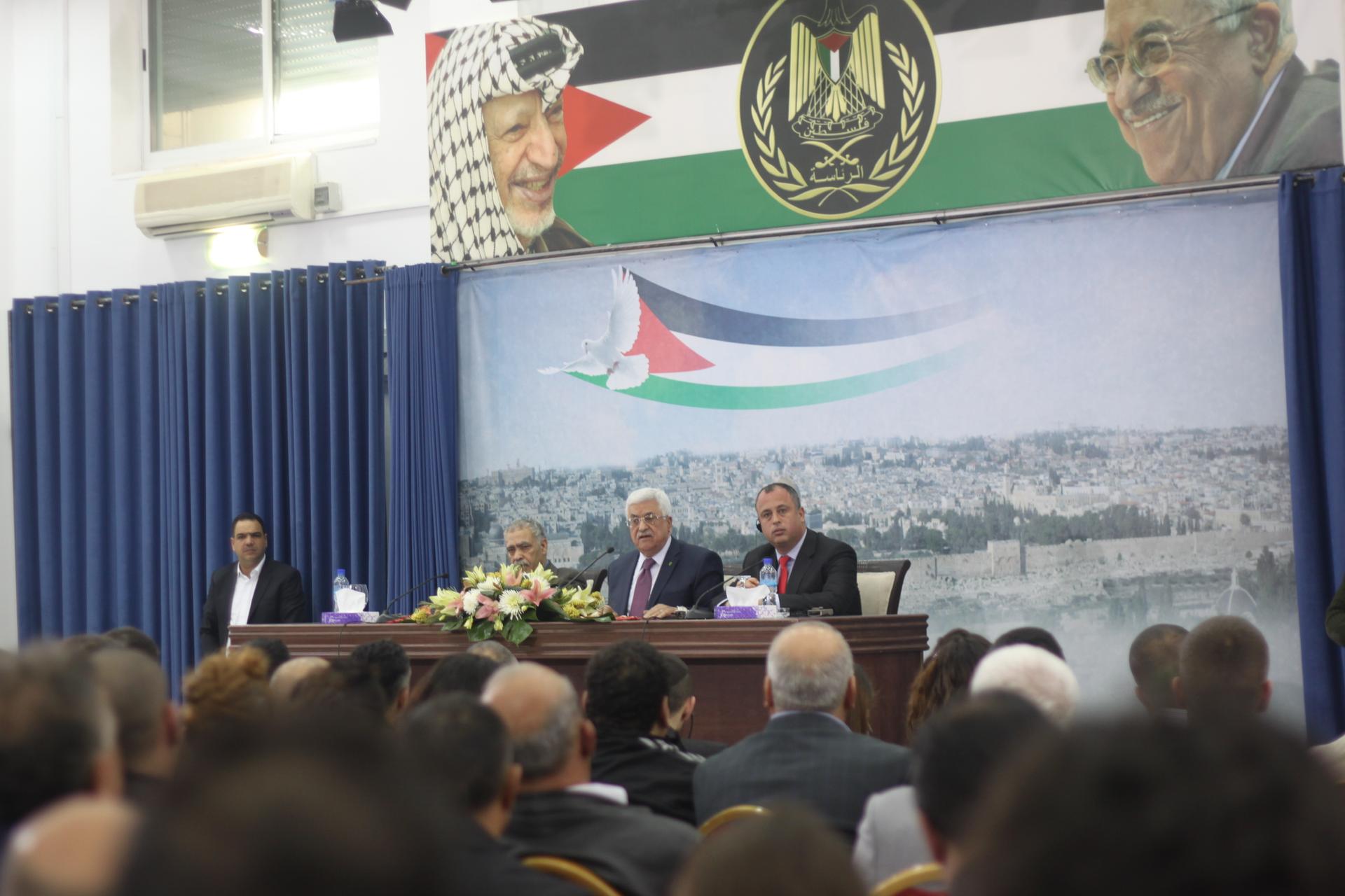 Palestinian President Mahmoud Abbas (center) addresses the crowd of Israelis.