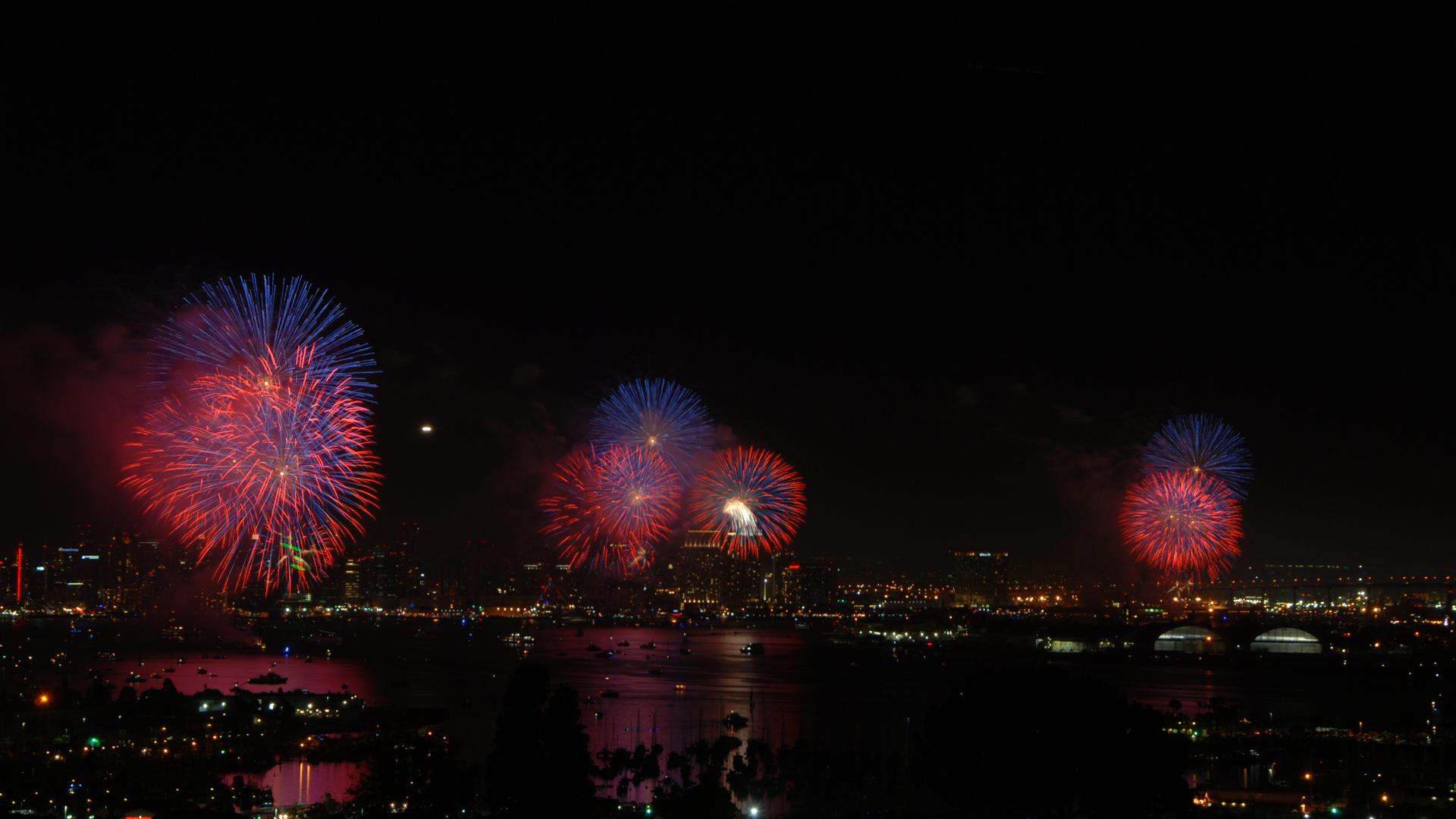 Fourth of July fireworks over San Diego, 2014