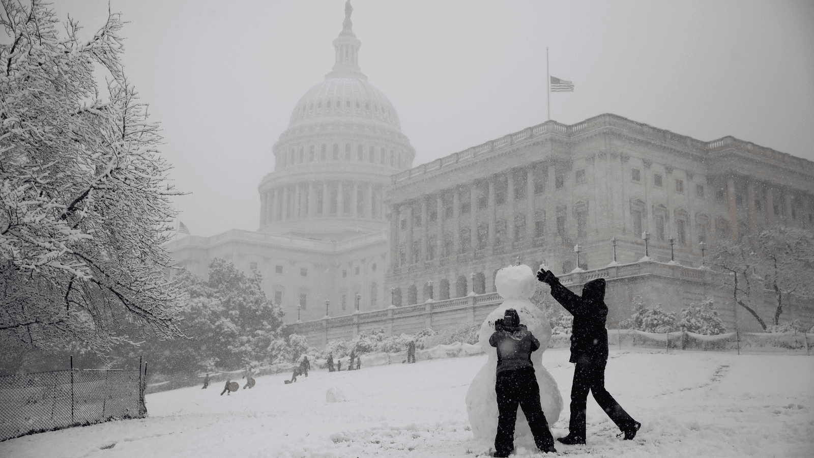 People build a snowman outside the US Capitol in Washington, D.C., March 21, 2018. 