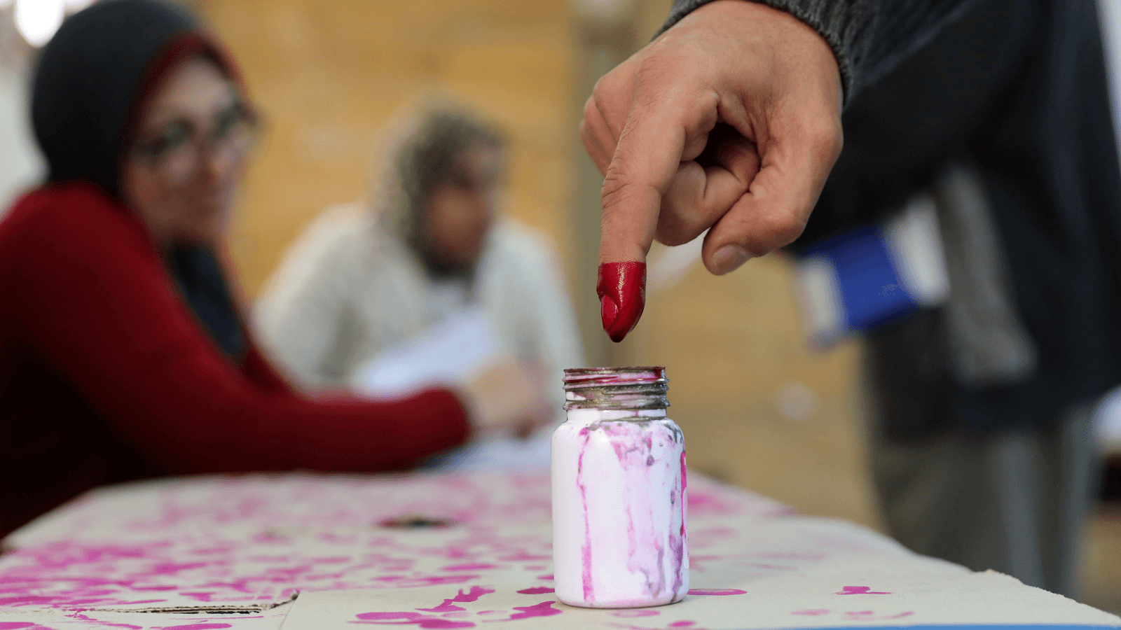 A voter's finger is marked with ink at a polling station during the second day of the presidential election in Alexandria, Egypt, March 27, 2018. 