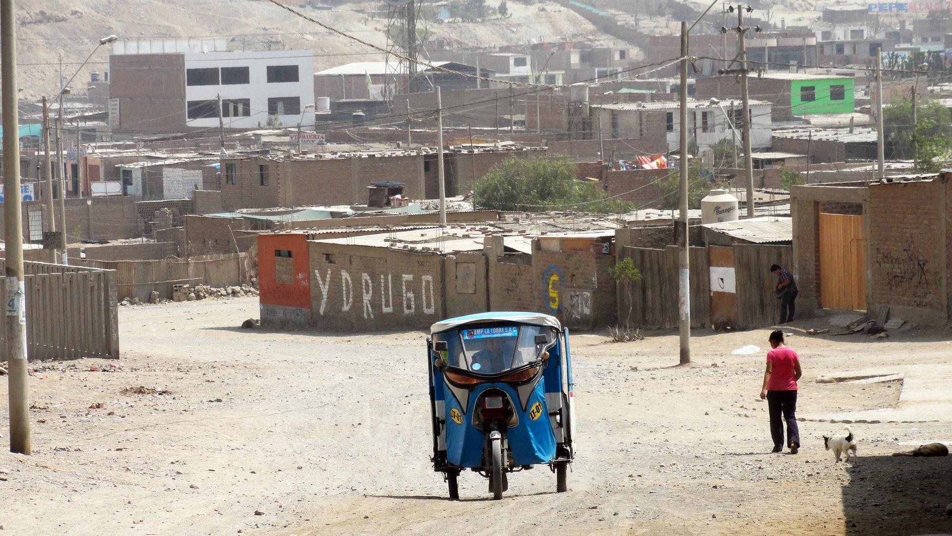 A taxi in a suburb of Lima