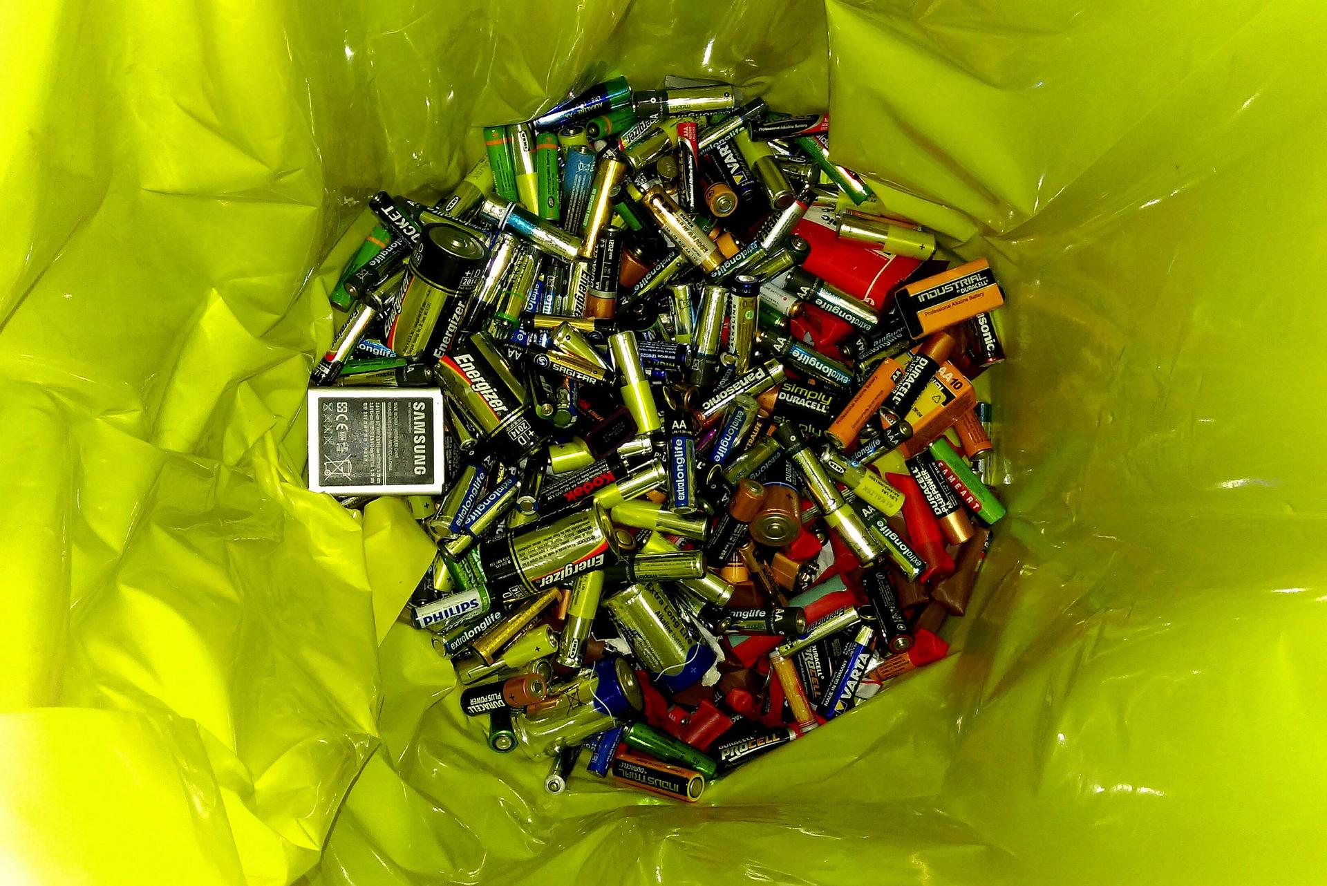 A glorious pile of batteries.