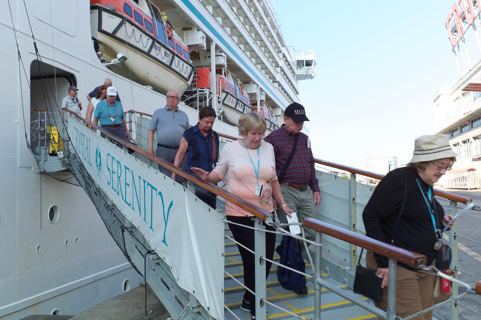 cruise passengers getting off ship