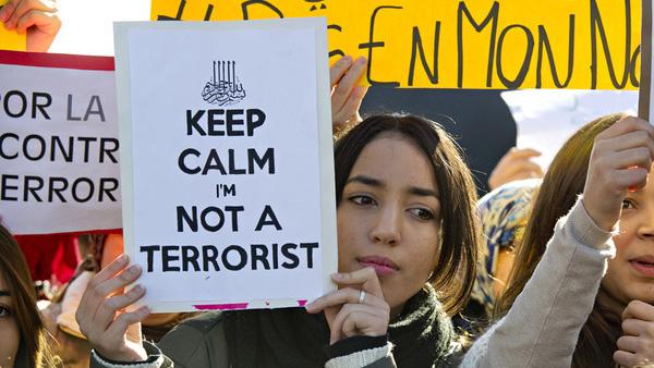 Protesters in Madrid, organized by the Arab Culture Foundation with the support of more than 50 mosques, rallied last month against the terrorist attacks in Paris under the slogan "against terrorism and radicalism."