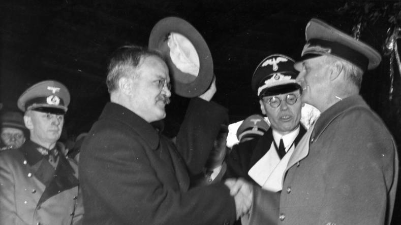 The Soviet foreign minister, Vyacheslav Molotov, saying farewell to his German counterpart, Joachim von Ribbentrop (right), after a visit to Berlin during the Nazi-Soviet alliance that lasted from 1939 to 1941. 