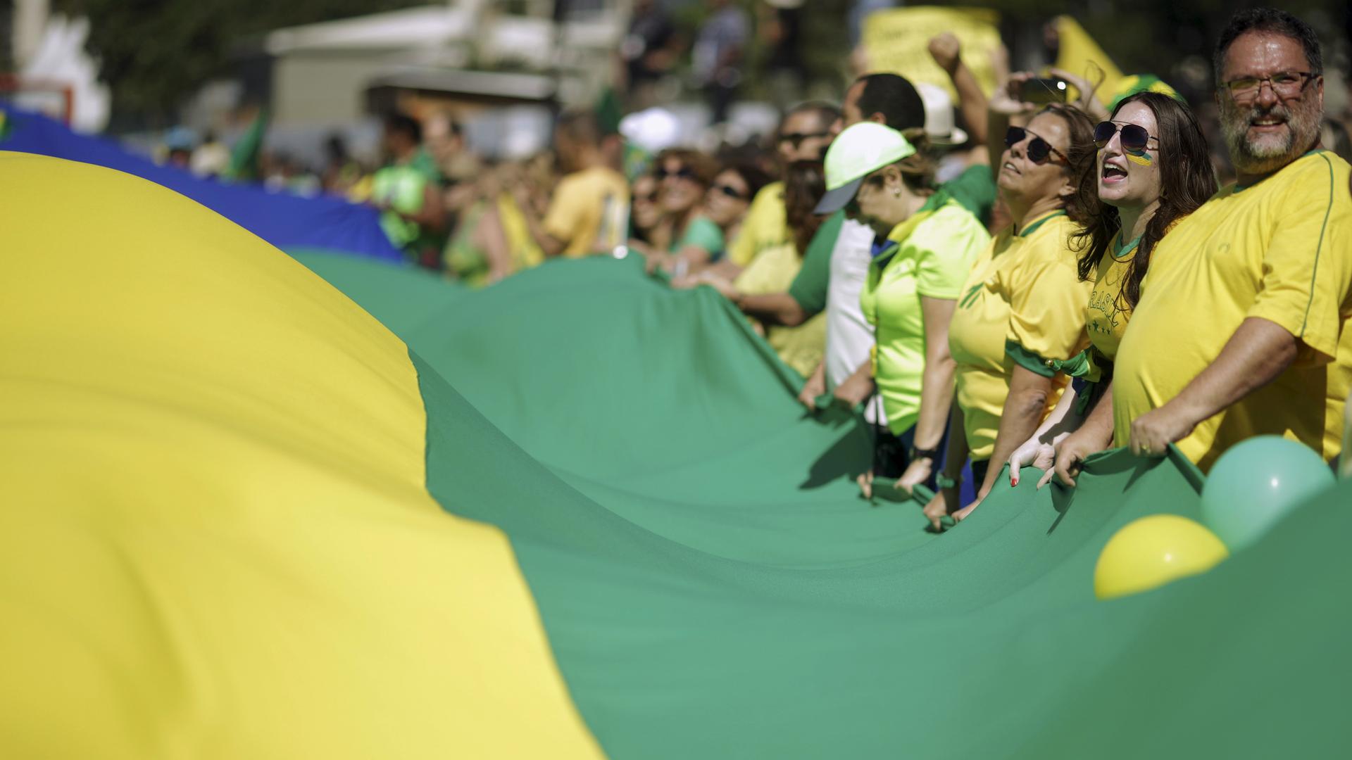 Demonstrators attend a protest against Brazil's President Dilma Rousseff in Copacabana in Rio de Janeiro, Brazil August 16, 2015. 