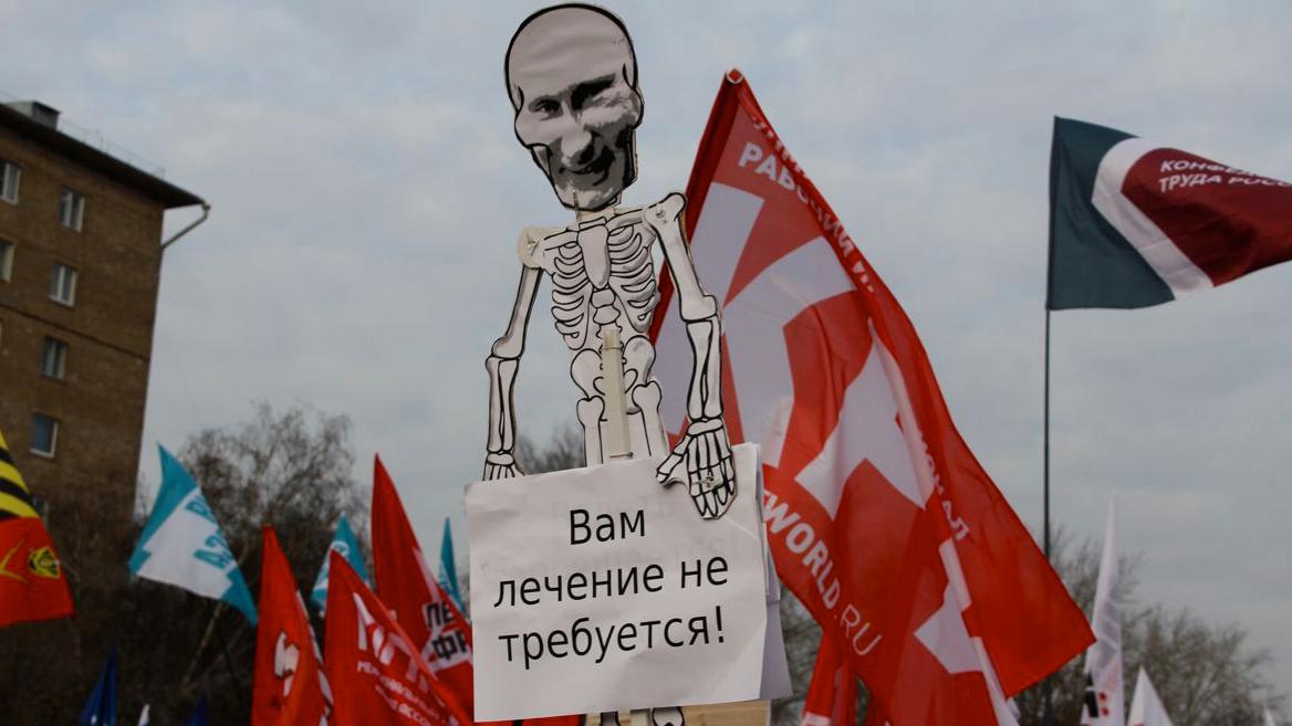 At Sunday's protests against hospital closures and medical layoffs in Moscow, one sign featured Putin as a skeleton. The sign reads: "You don't need treatment."