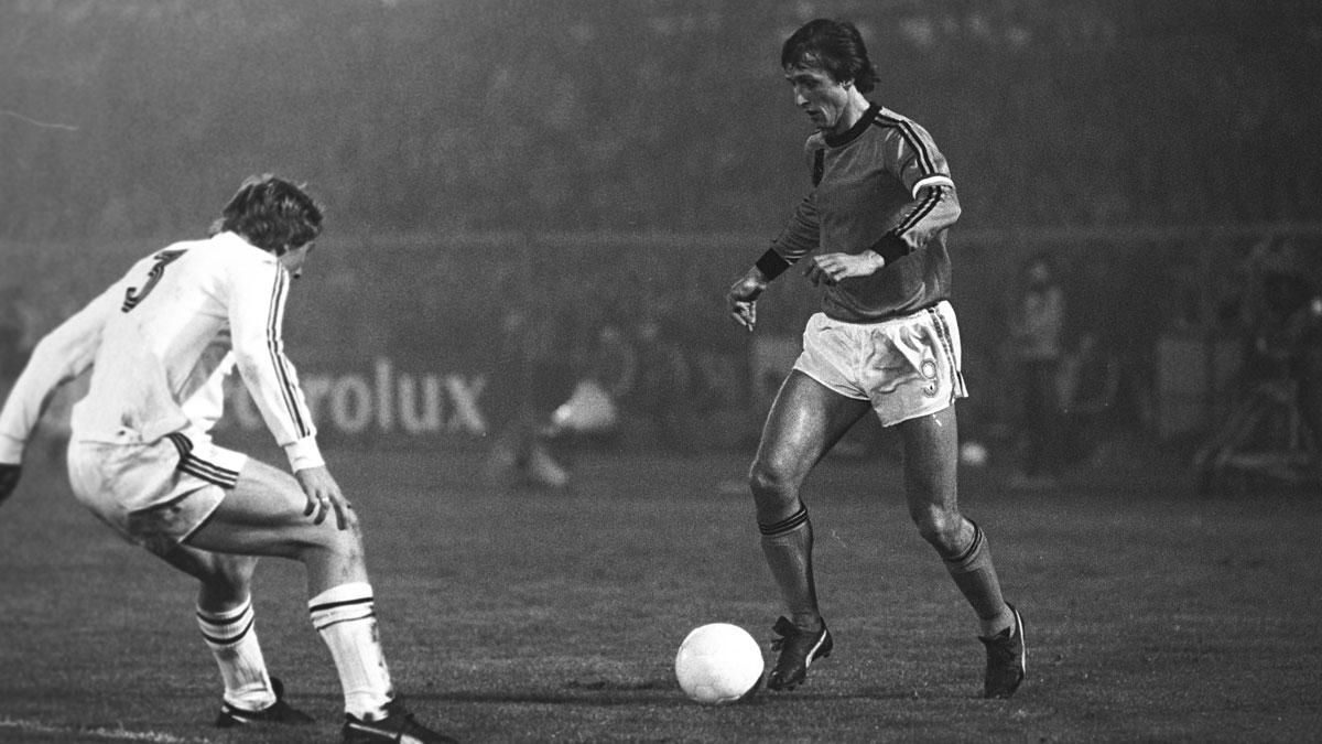 Johan Cruyff of the Netherlands during a World Cup qualifier match between the Netherlands and Belgium on october 26, 1977 at the Olympic Stadium in Amsterdams.