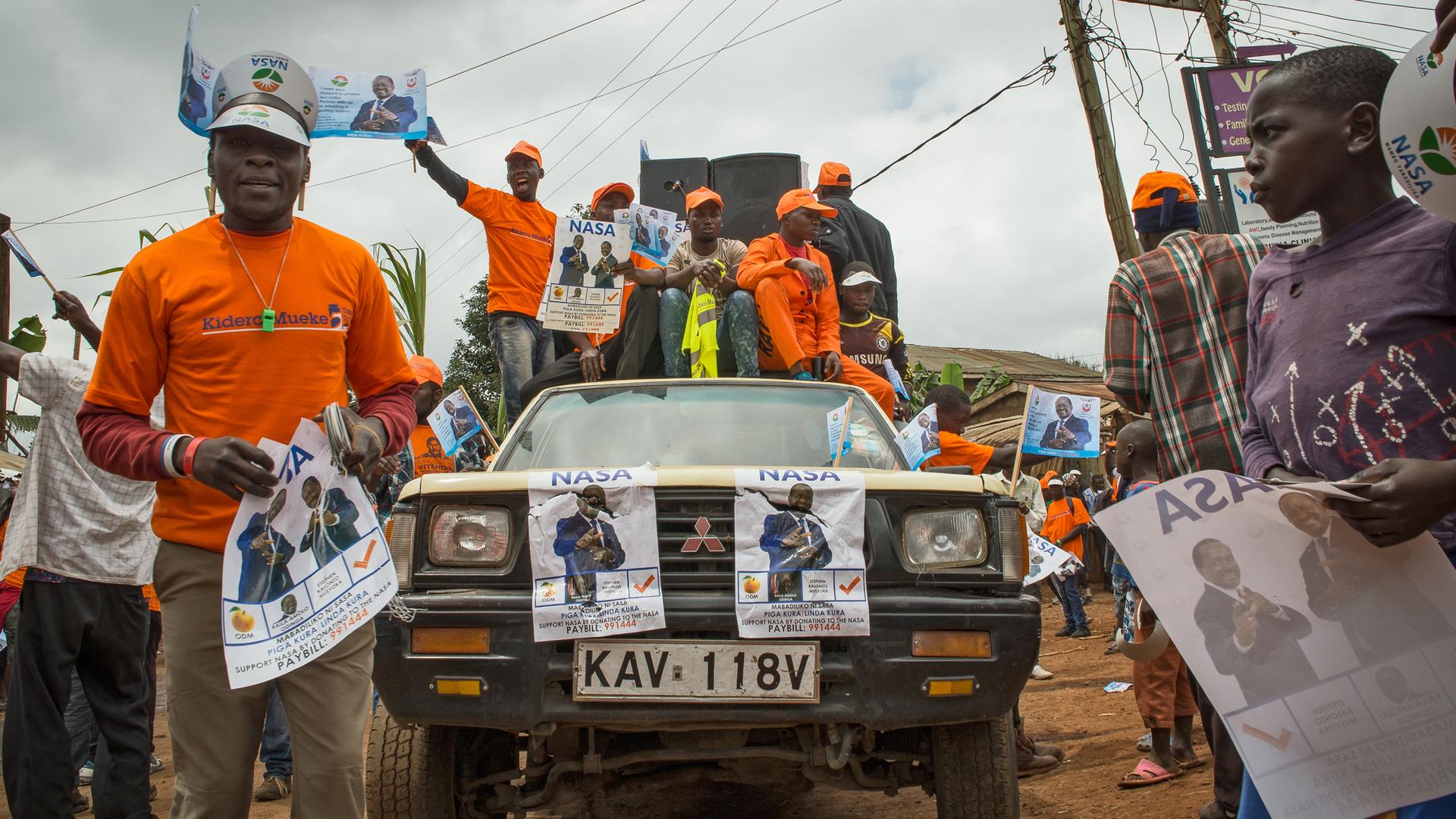 Opposition party members chant campaign slogans in support of National Super Alliance Presidential candidate, Raila Odinga in Kibera, Nairobi. Kenya’s upcoming elections pinned current President Uhuru Kenyatta against his long-time rival Odinga, who has c