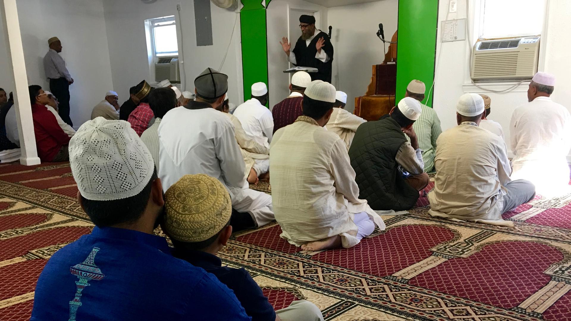 Imam Mohammad Islam leads Friday prayers at Al Ma'ad Al Islami mosque outside of Atlanta, Georgia on November 18, 2016.