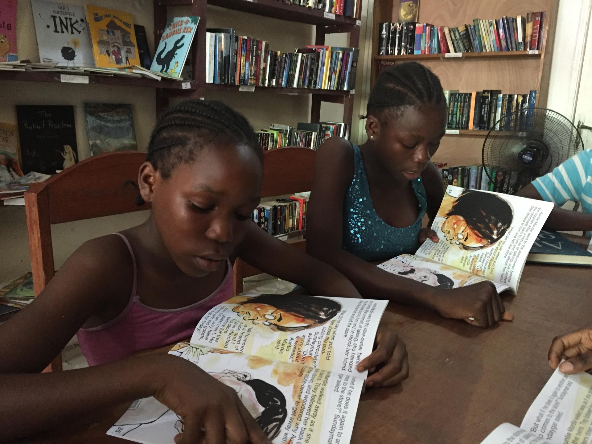 Children reading "Gbagba"