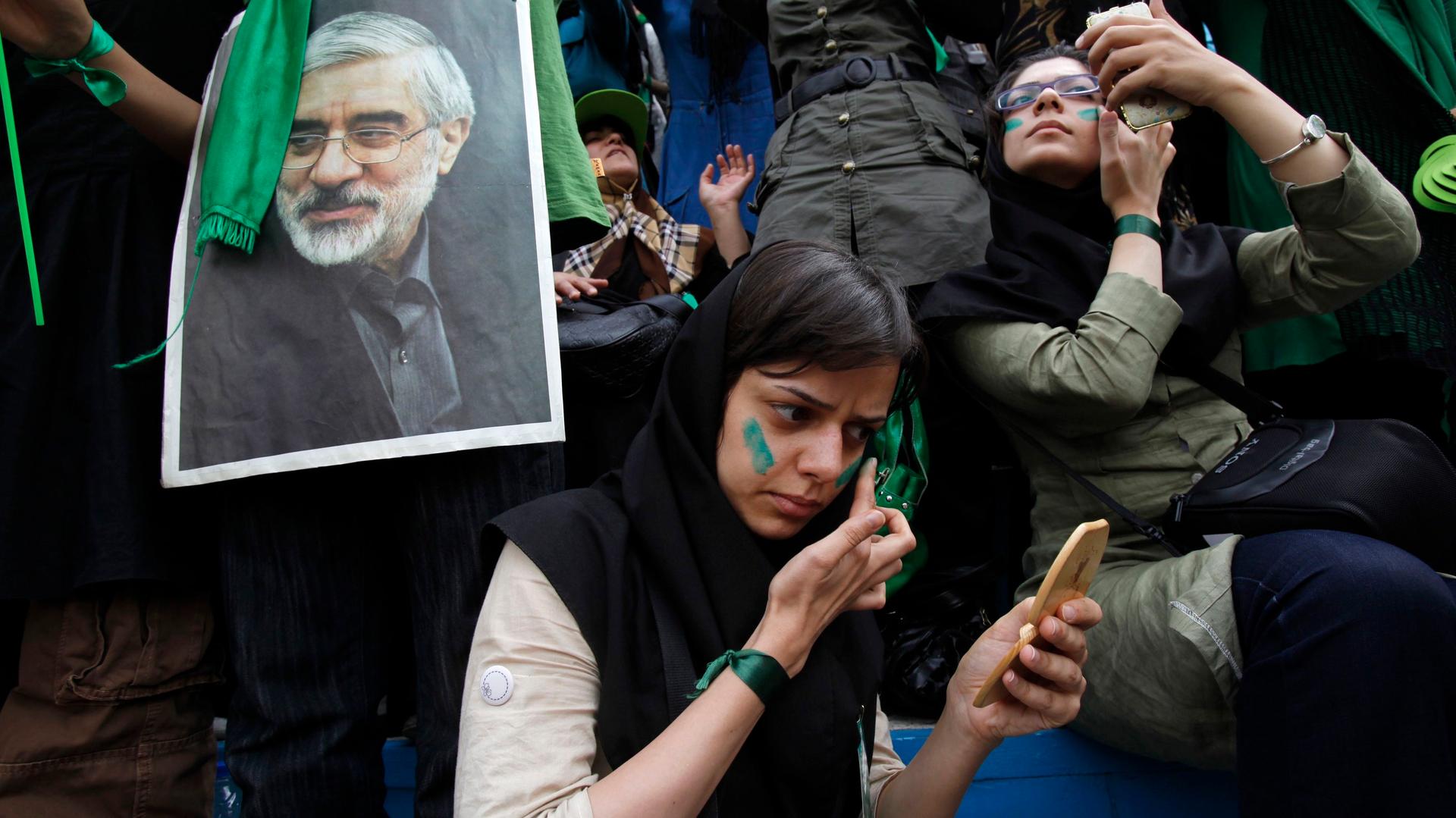 Mirhossein Mousavi supporters in green