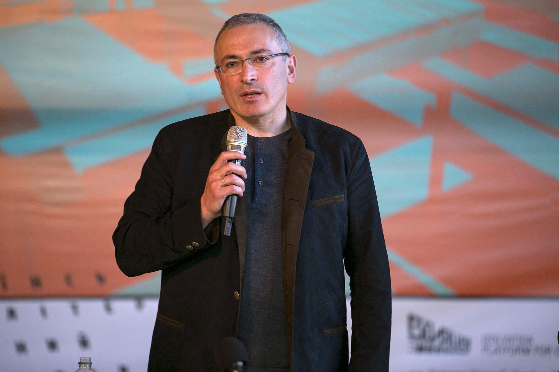 Former Russian oil tycoon Mikhail Khodorkovsky speaks during a news conference in Donetsk, Eastern Ukraine, April 27, 2014. 