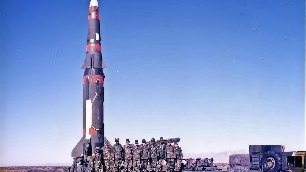 A Pershing missile being made ready for testing at White Sands Missile Range, January 1986