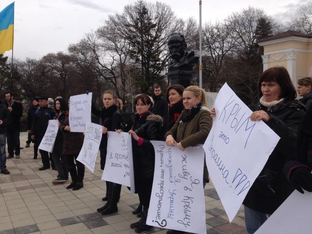 Protestors in the Crimean city of Simferopol come out support of the new government in Kiev. 