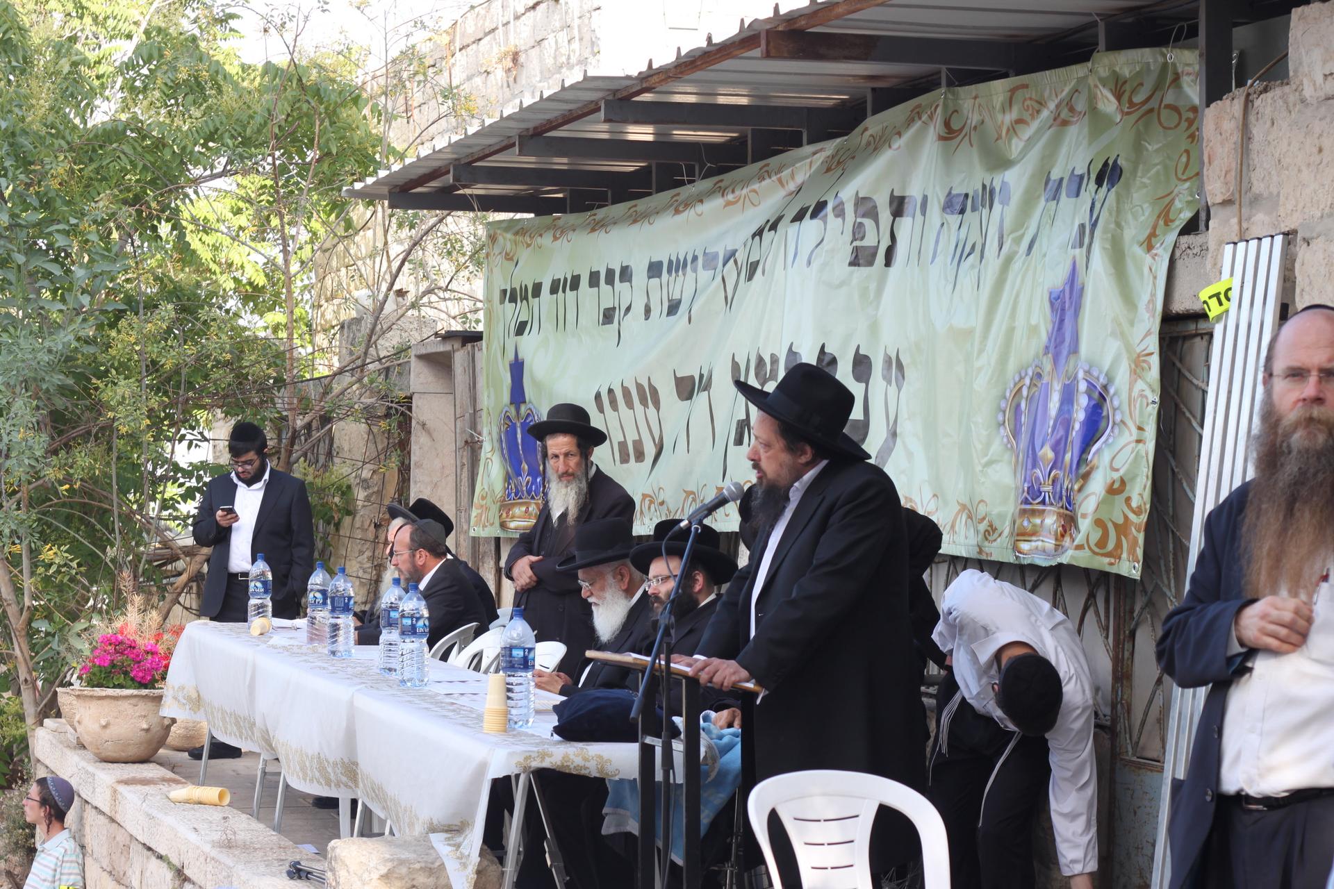 Orthodox nationalist rabbis lead a protest against rumors that Israel will transfer the site of King David's tomb and Jesus' Last Supper to the Vatican.