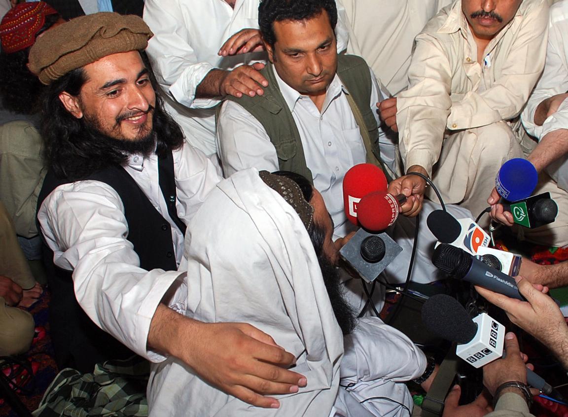 Pakistan Taliban commander Hakimullah Mehsud (L) is seen with his arm around Taliban chief Baitullah Mehsud
