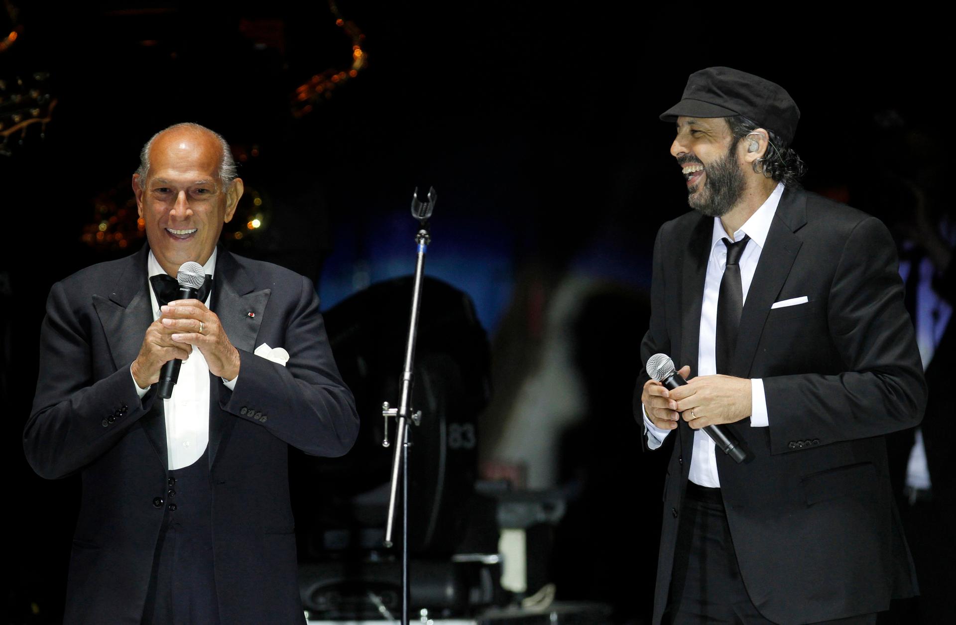Designer Oscar de la Renta addresses the audience next to singer Juan Luis Guerra during a presentation of his collection in Mexico City in 2011.