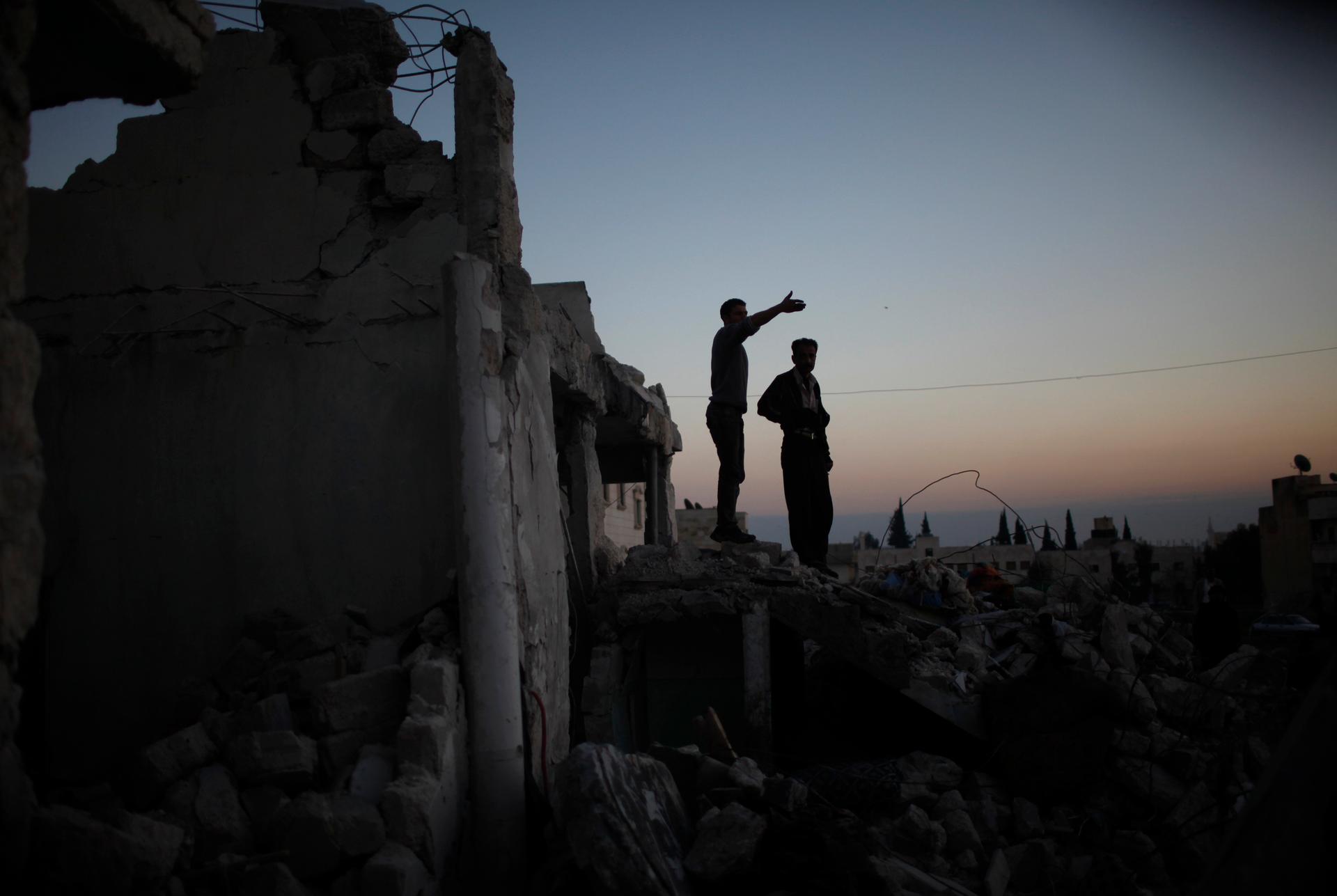 Syrians search for survivors after an air strike by a fighter jet loyal to Syrian President Bashar al-Assad in Azaz city, North Aleppo, December 29, 2012.