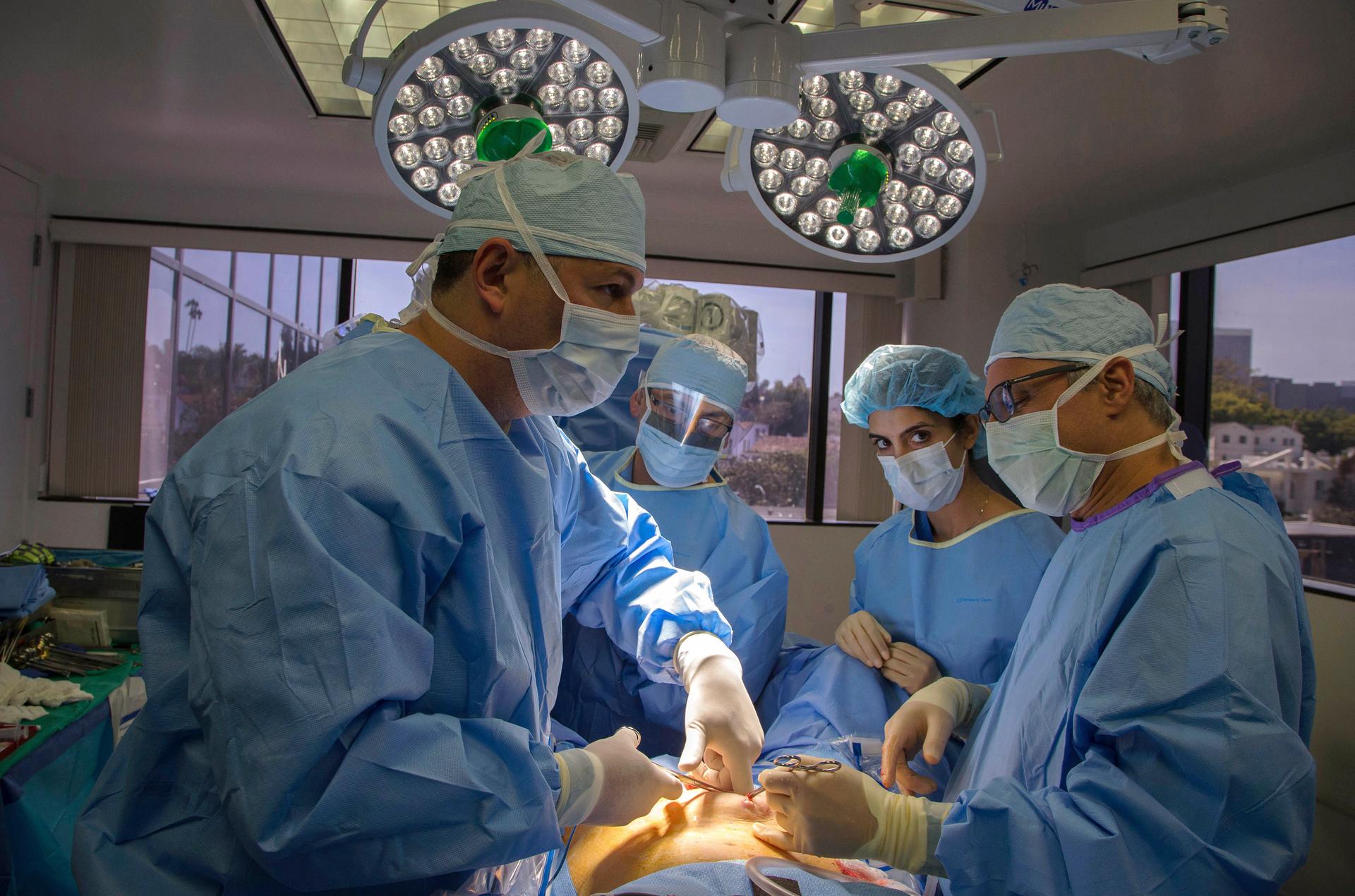Doctors David Ghozland and Marc Winter perform a single-site robotic-assisted hysterectomy.