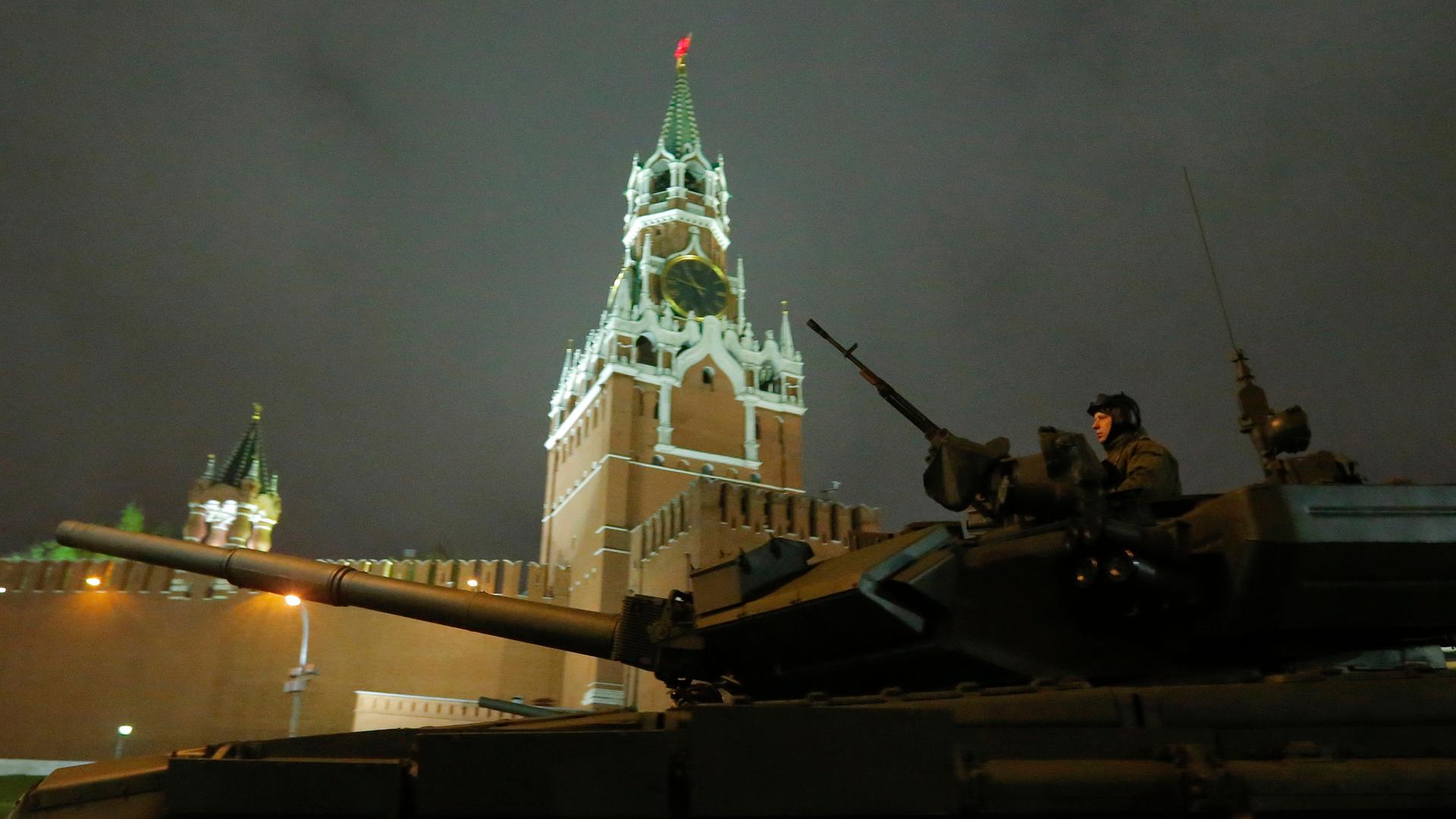 A Russian tank drives past the Kremlin during a rehearsal for the Victory parade on Moscow's Red Square on May 5, 2014.