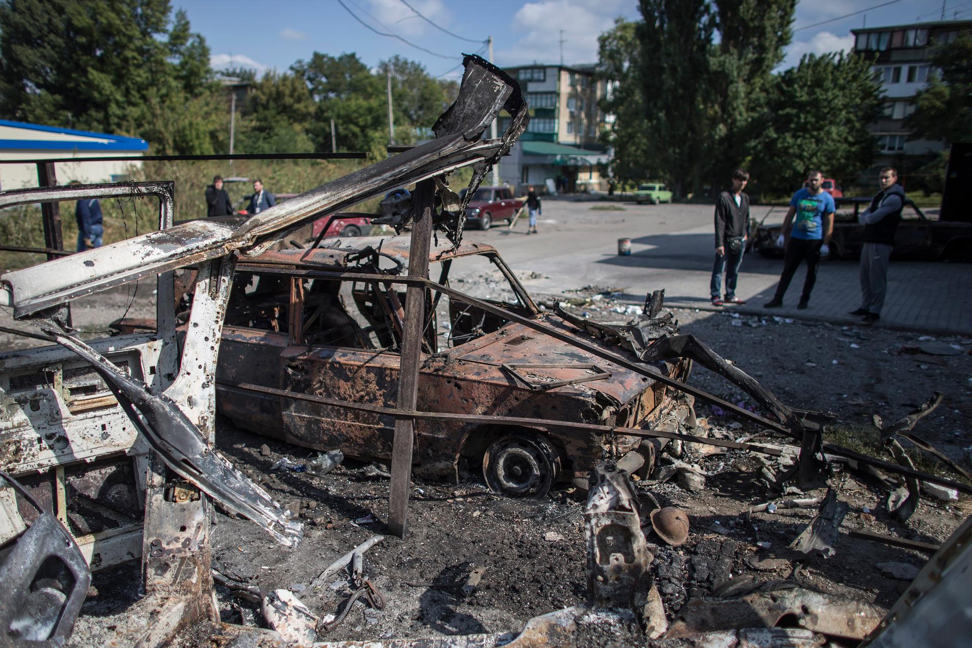 Burnt-out vehicles in an area that was recently shelled in Donetsk, eastern Ukraine. The ceasefire has been marred by shelling and shooting. 
