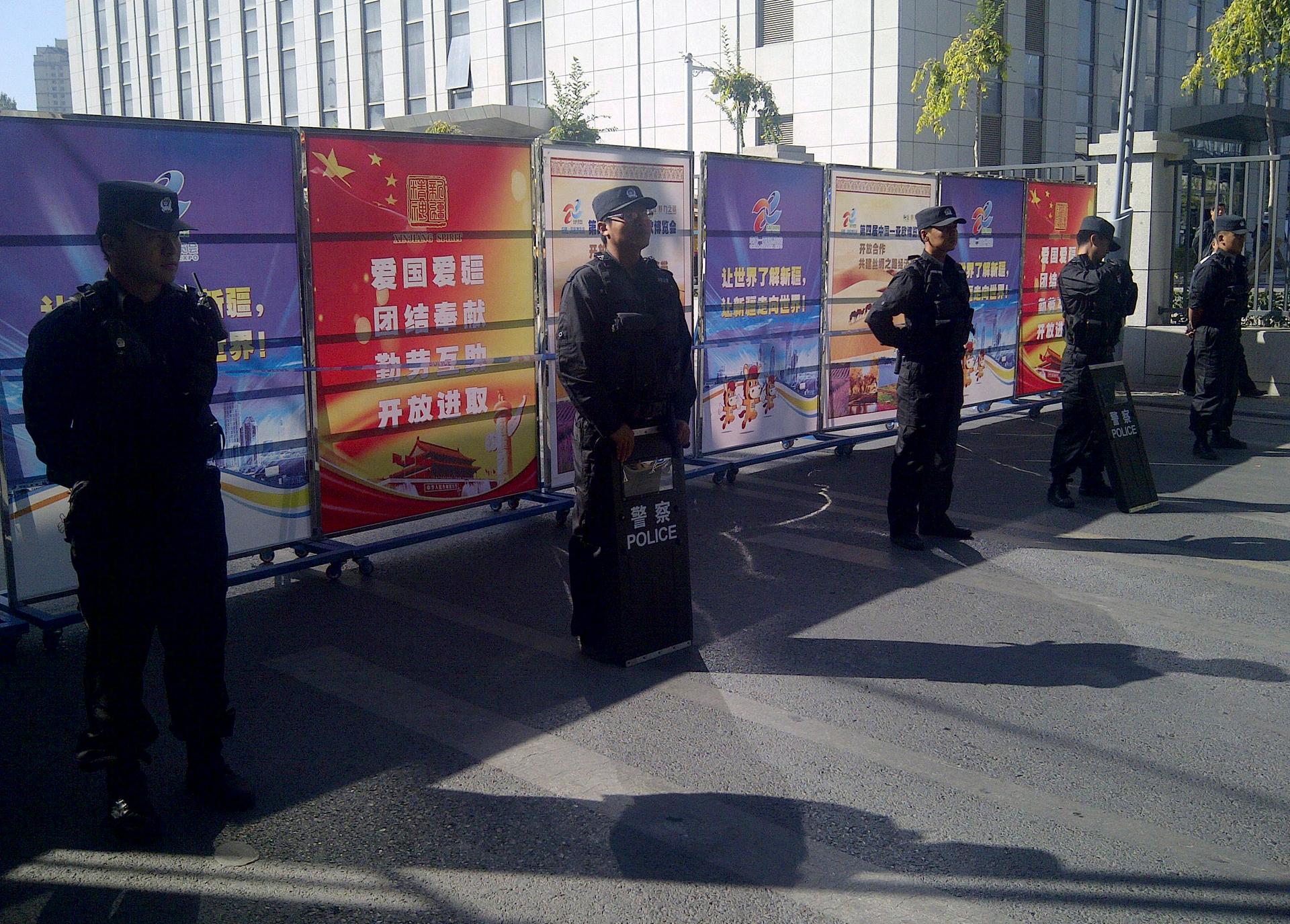 Riot police stand guard a checkpoint near the courthouse where ethnic Uighur academic Ilham Tohti's trial took place in Urumqi, Xinjiang Uighur Autonomous Region in mid-September.