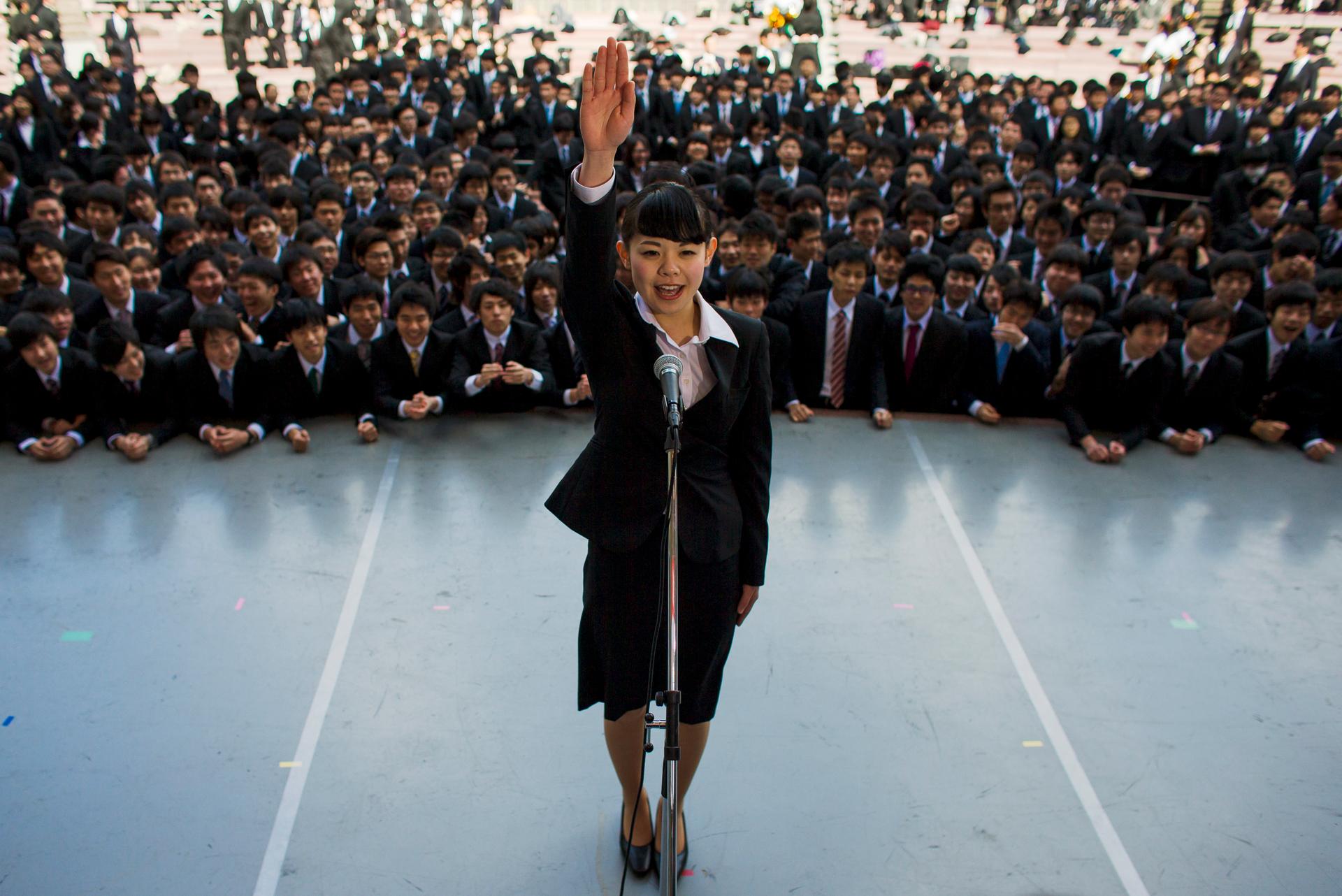 A Japanese college graduate publicly promises that she will do her best in trying to find work during a job-hunting rally at an outdoor theatre in Tokyo.