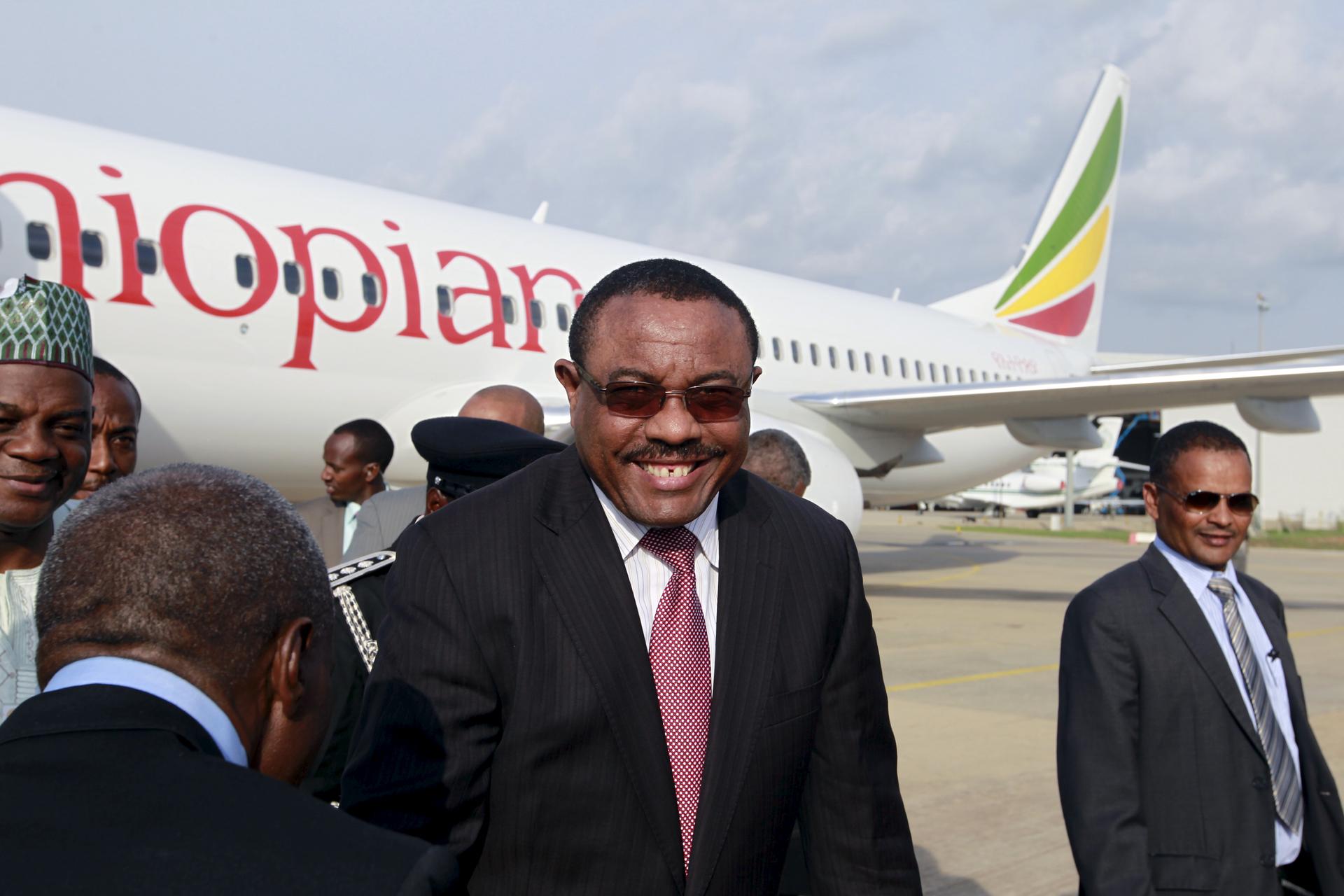 Ethiopia's Prime Minsiter Hailemariam Desalegn arrives at the presidential airport in Abuja, Nigeria May 28, 2015. What's he up to?