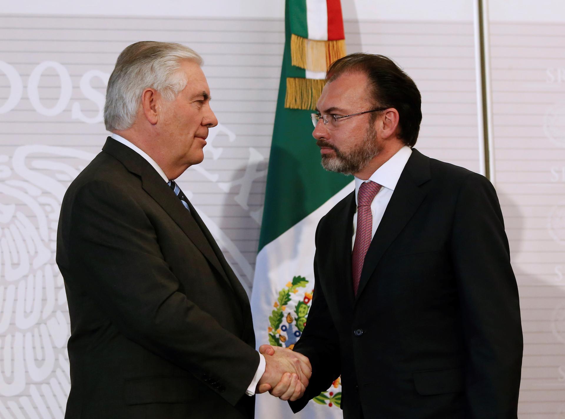 U.S. Secretary of State Rex Tillerson (L) and Mexico's Foreign Minister Luis Videgaray shake hands after a joint news conference at the foreign ministry in Mexico City, Mexico February 23, 2017.