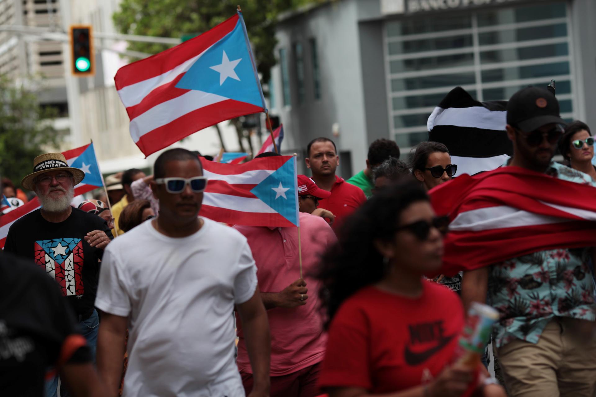 People march in support of Puerto Rico becoming an independent nation as the economically struggling U.S. island territory voted overwhelmingly on Sunday in favour of becoming the 51st state, in San Juan, Puerto Rico June 11, 2017.