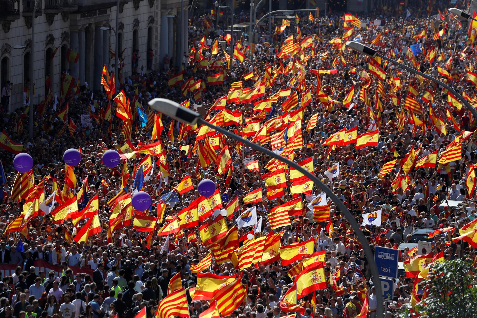 A pro-union demonstration organised by the Catalan Civil Society organisation makes its way through the streets of Barcelona, Spain October 8, 2017.