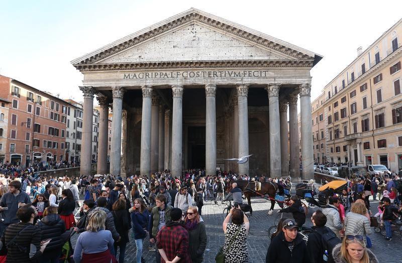 Rome's Pantheon is based on ancient concrete. 
