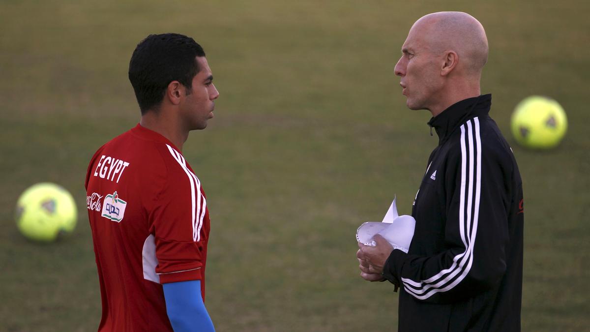 Egypt's head coach Bob Bradley (R) of the US speaks with Ahmed Fathi before a training session during their final training camp.