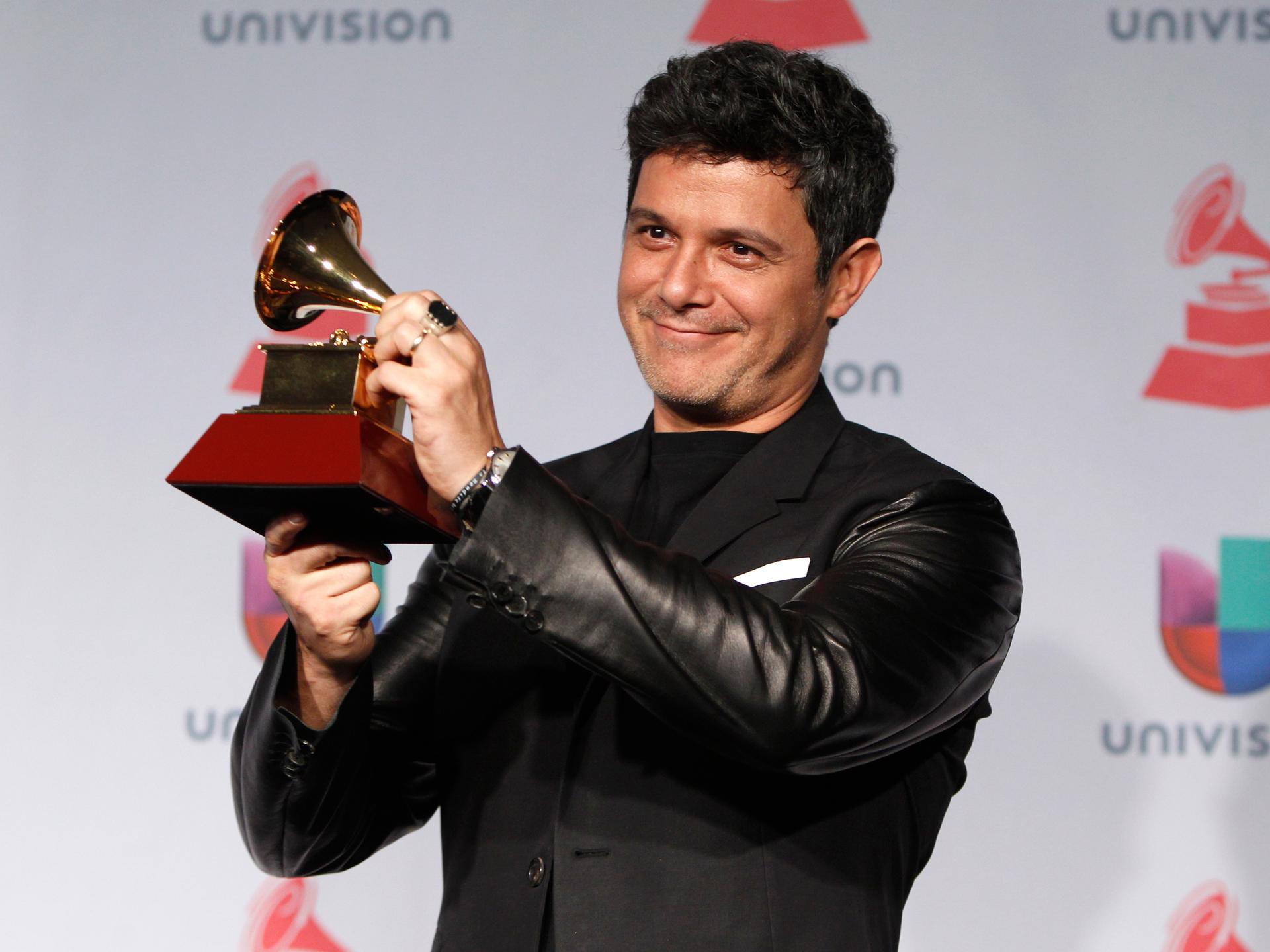 Alejandro Sanz poses backstage with his best contemporary pop vocal award for "La Musica No Se Toca" during the 14th Latin Grammy Awards.