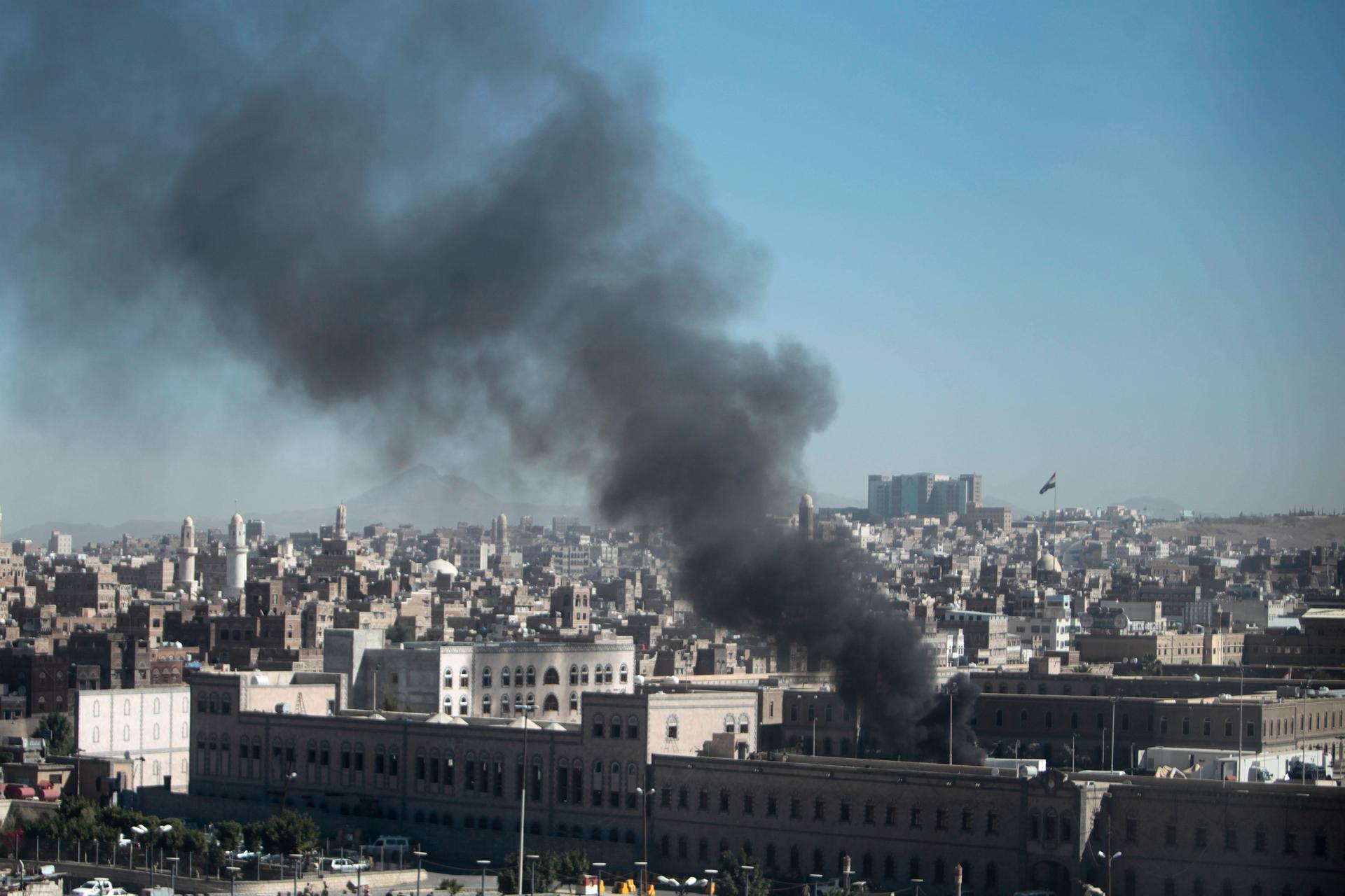 Bomb explosion at the Yemeni Defense Ministry