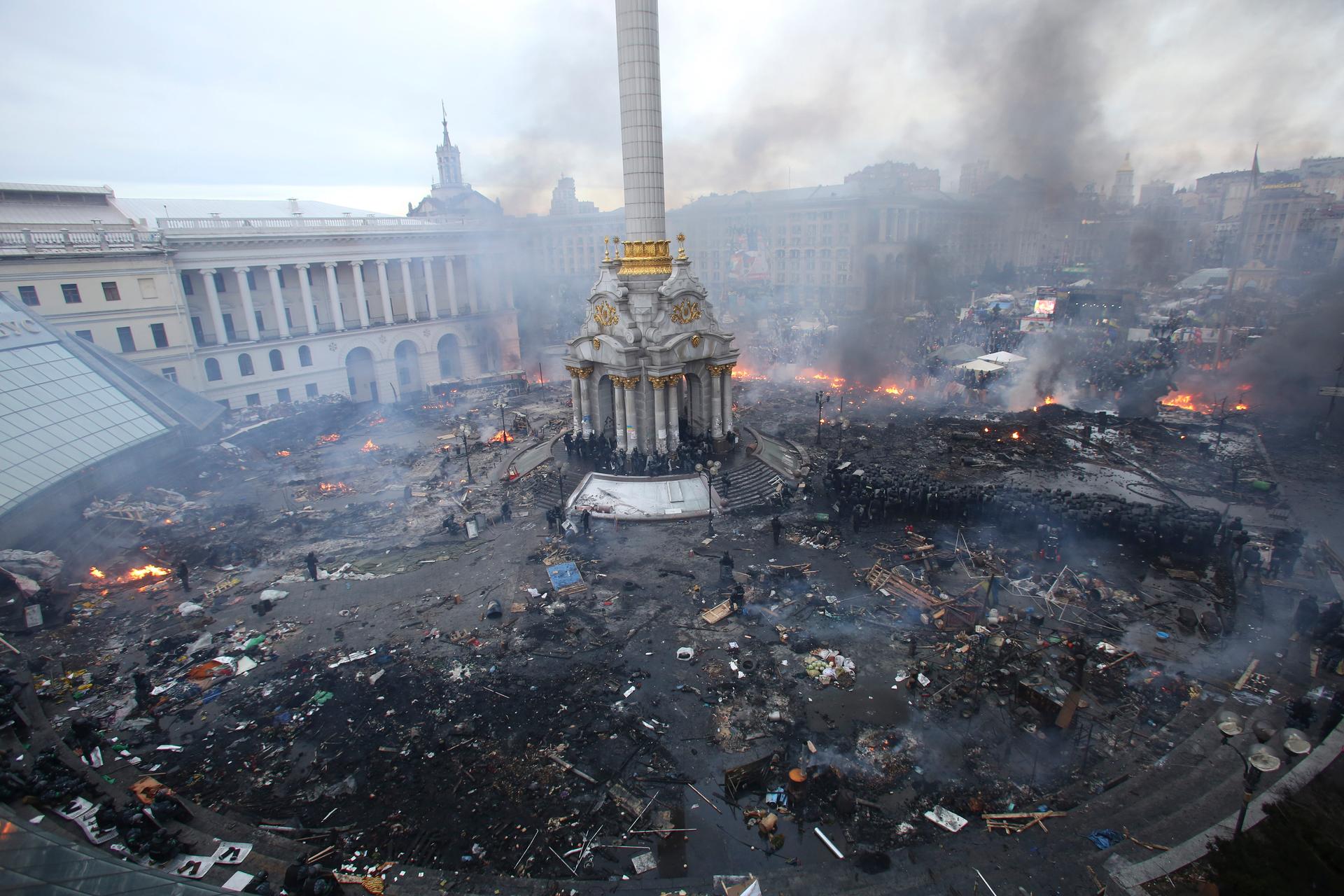 An aerial view of Independence Square during clashes between anti-government protesters and riot police in central Kiev.