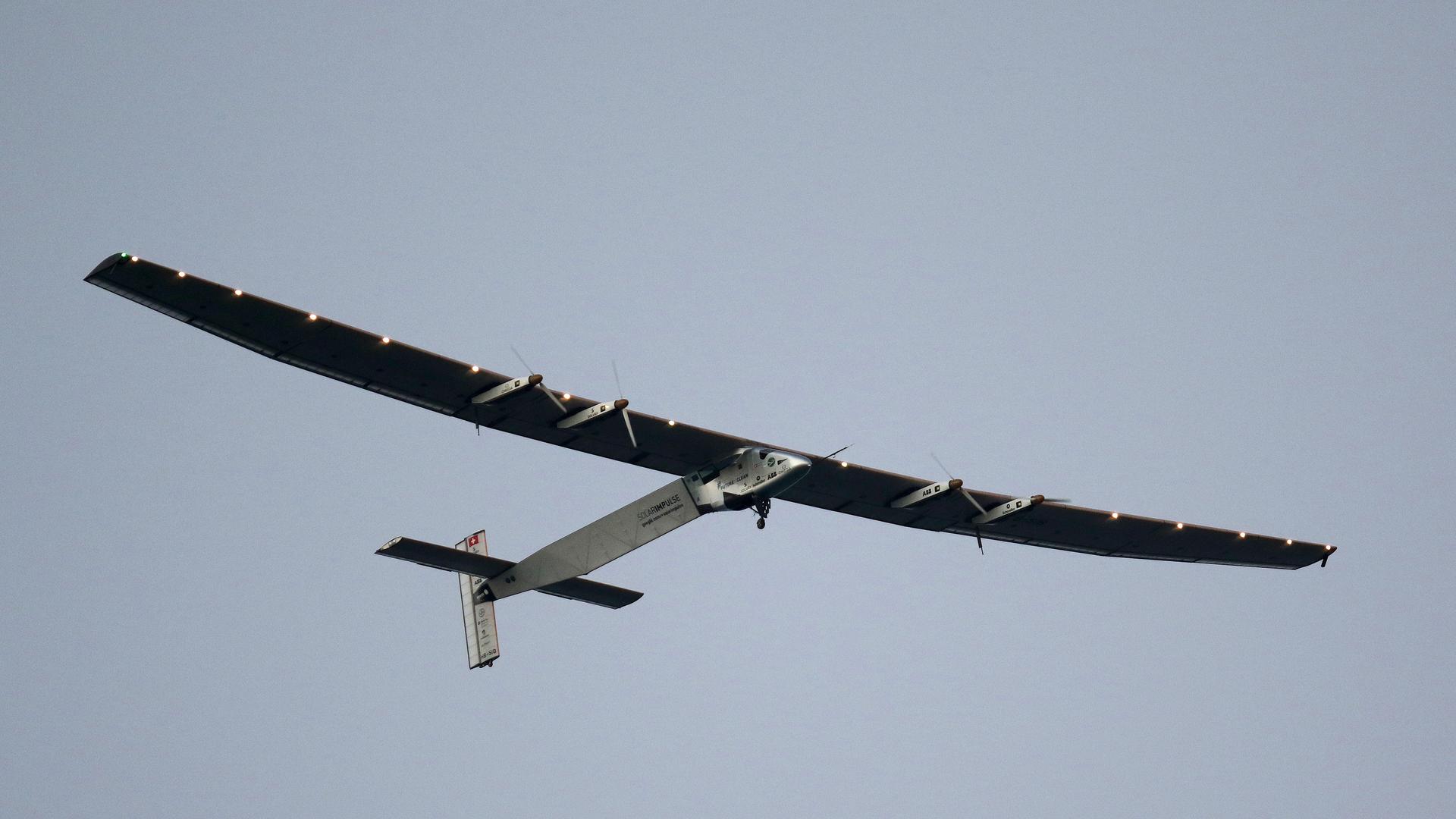 Solar Impulse 2 grounded in Hawaii until 2016