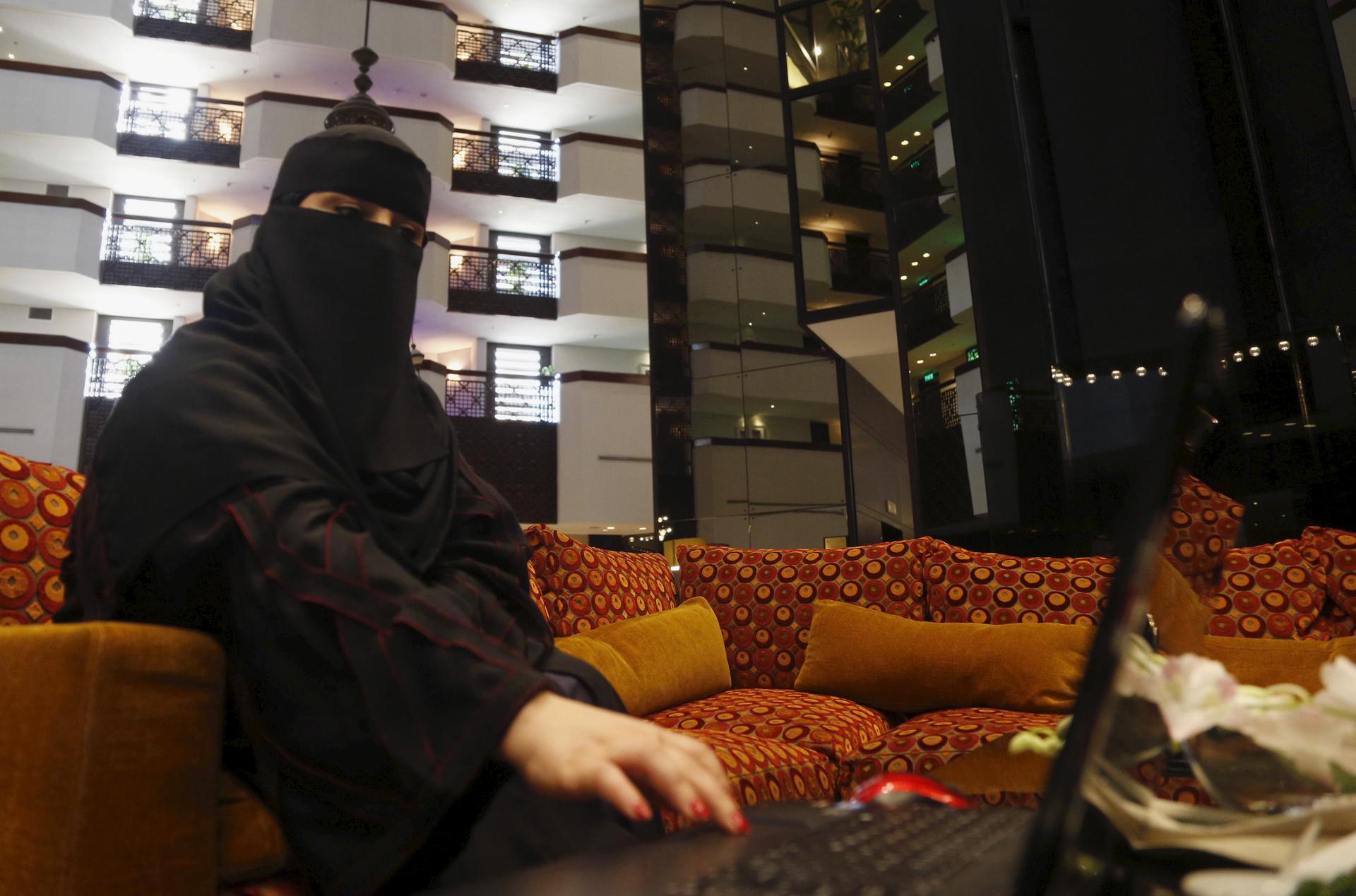 Saudi woman Fawzia al-Harbi, a candidate for local municipal council elections, uses her laptop at a shopping mall in Riyadh November 29, 2015.
