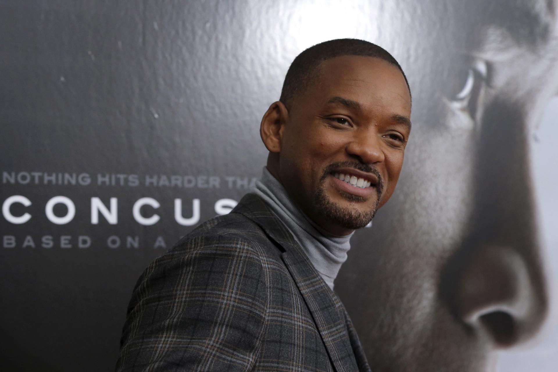 Actor Will Smith poses as he arrives for the New York premiere of the film "Concussion" in the Manhattan borough of New York City, December 16, 2015. "Concussion", which stars Smith portraying Dr. Bennet Omalu, the pathologist who a decade ago first linke
