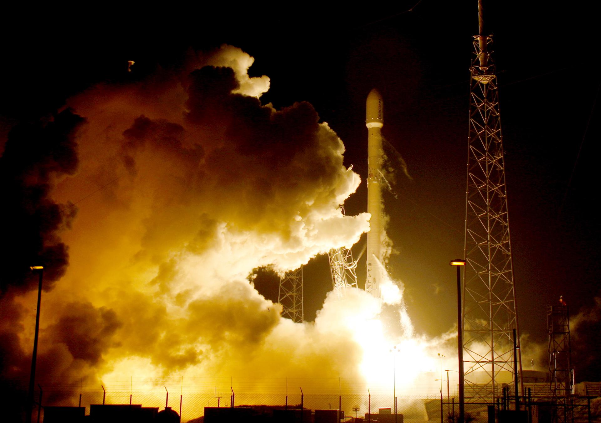 A remodeled version of the SpaceX Falcon 9 rocket lifts off at the Cape Canaveral Air Force Station on the launcher’s first mission since a June failure in Cape Canaveral, Florida, December 21, 2015. The rocket carried a payload of eleven satellites owned
