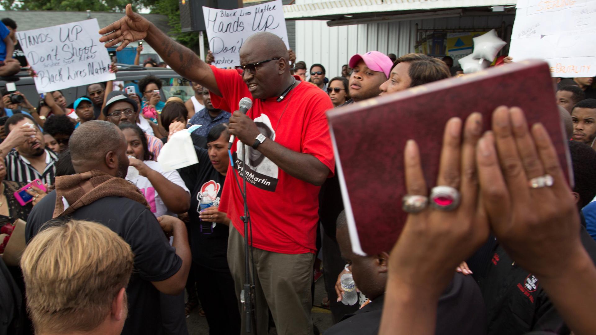 Community members attend a vigil in memory of Alton Sterling, who was shot dead by police, at the Triple S Food Mart in Baton Rouge, Louisiana, U.S. July 6, 2016. 