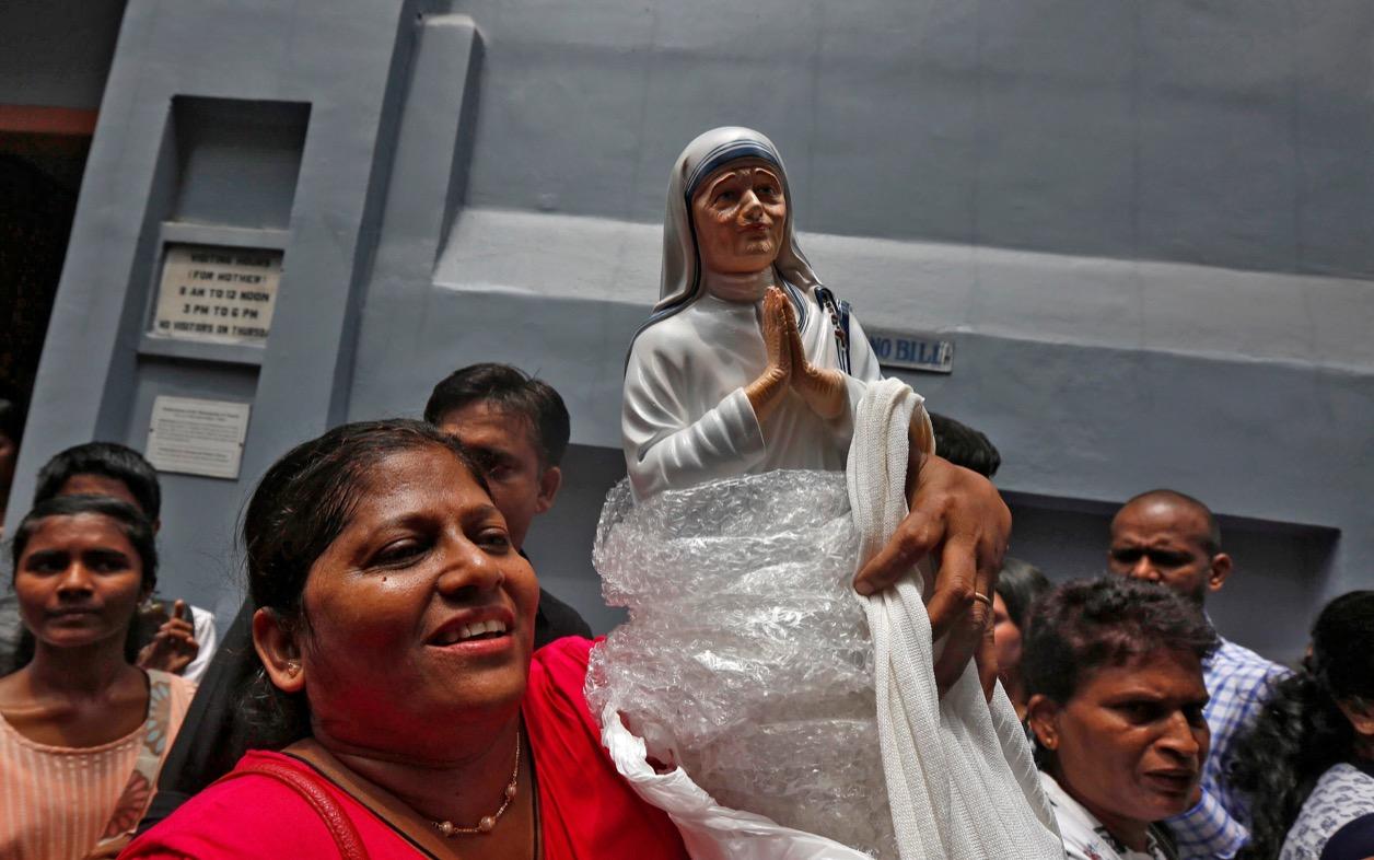 Mother Teresa statue in Kolkata
