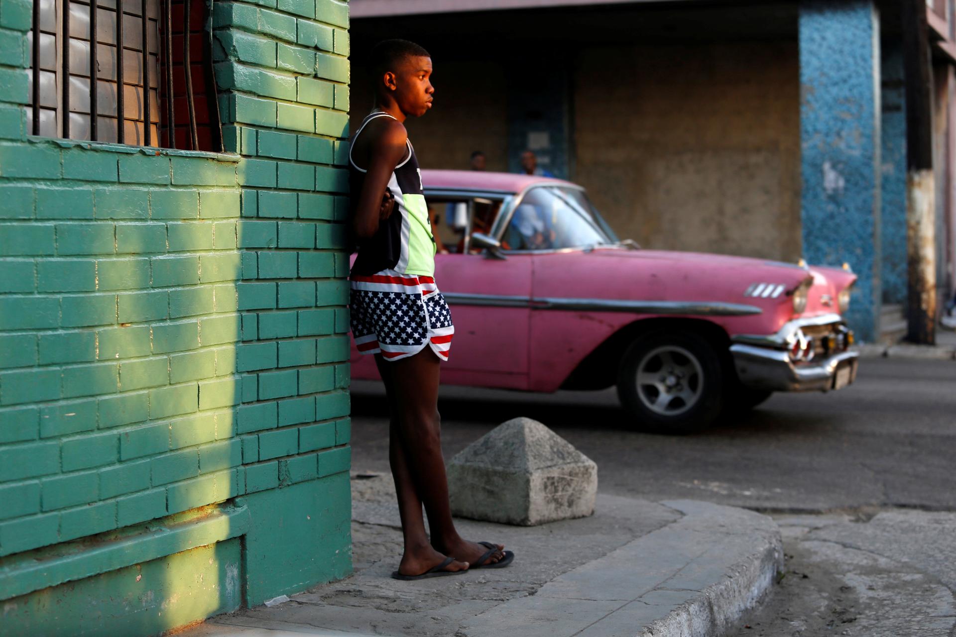 A boy wears the U.S. colors in Havana, Cuba, January 12, 2017.